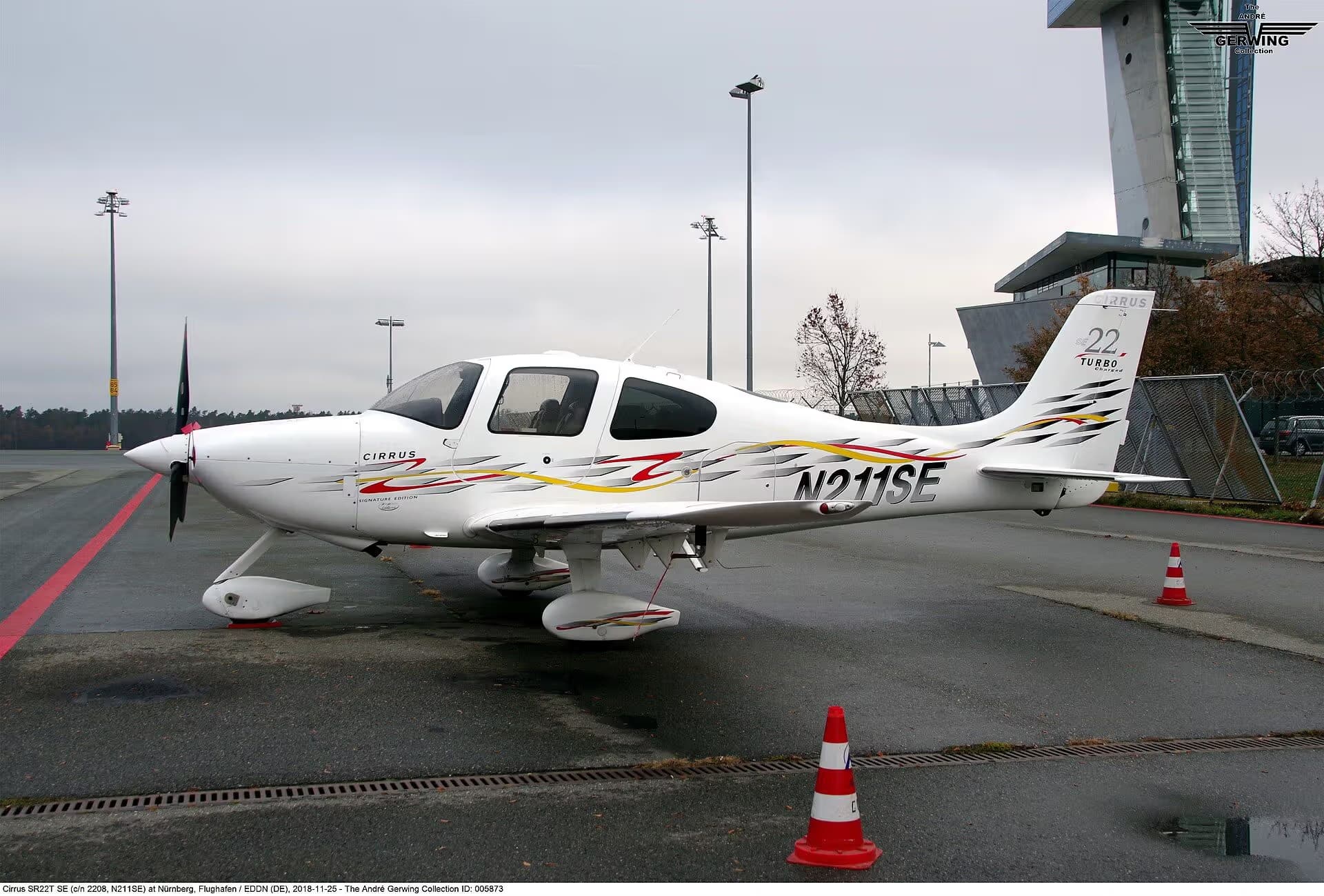 N211SE — Cirrus