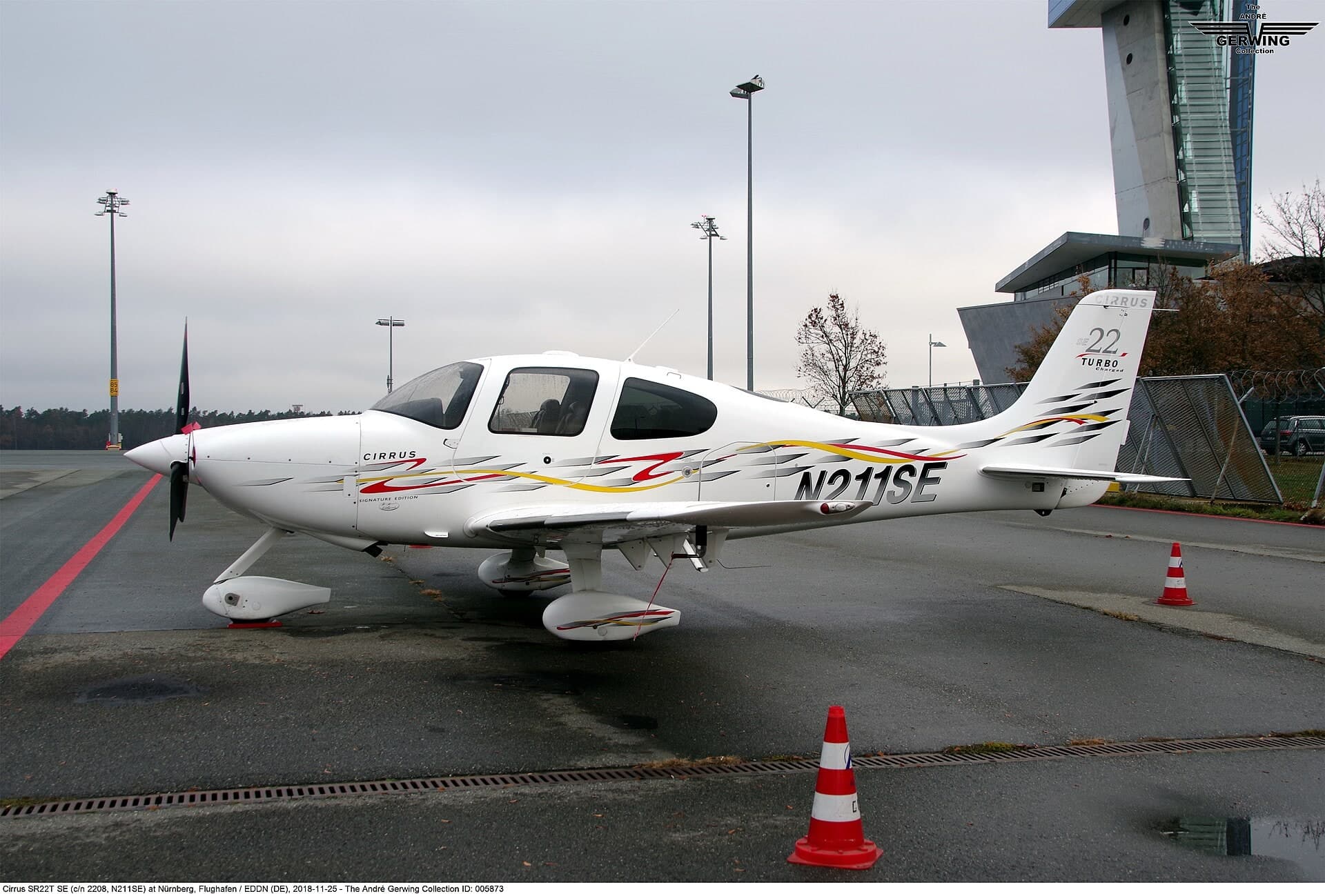 N211SE — Cirrus