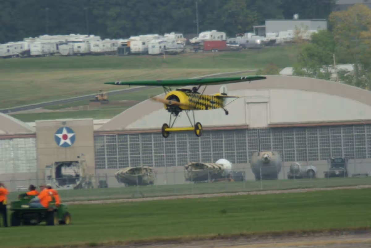 Unidentified — Single-engine aircraft