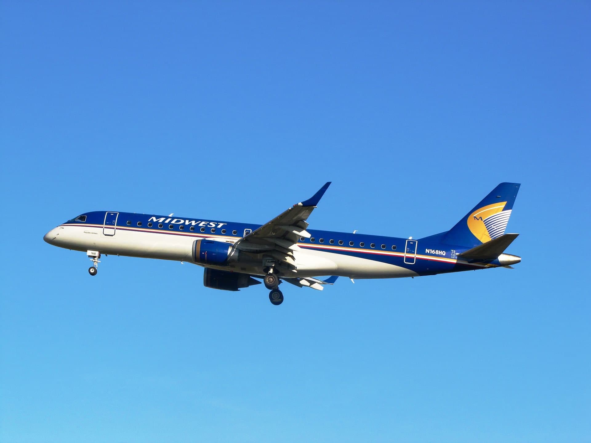 N168HQ — Twin-engine aircraft