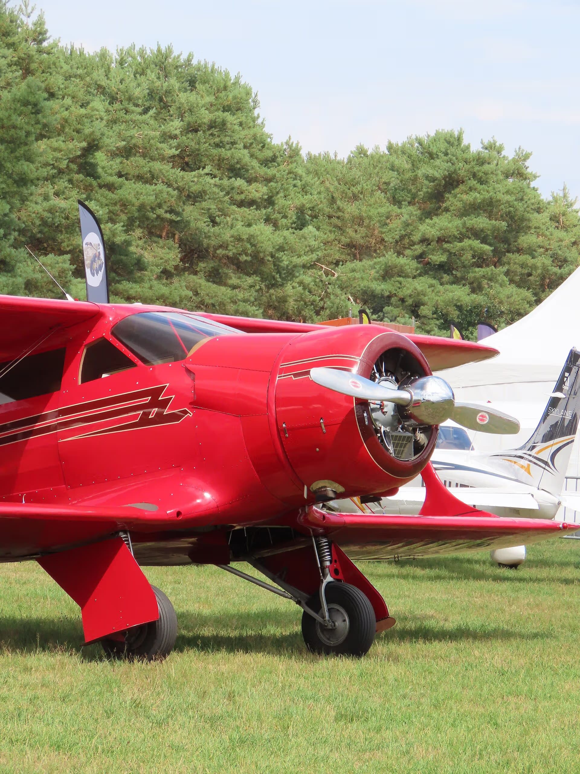 Unidentified — Single-engine aircraft