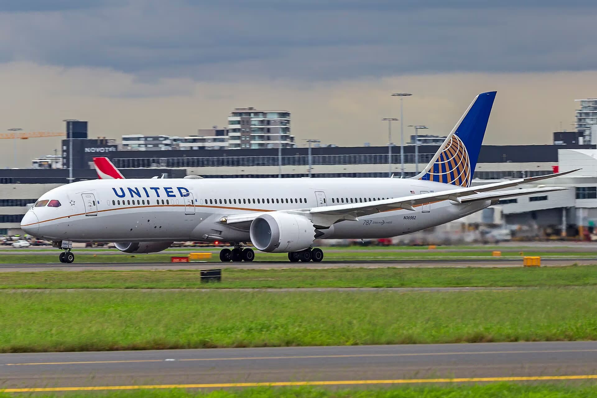 N36962 — Boeing