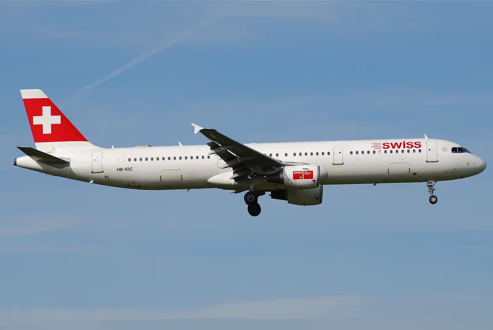 HB-IOC — Twin-engine aircraft