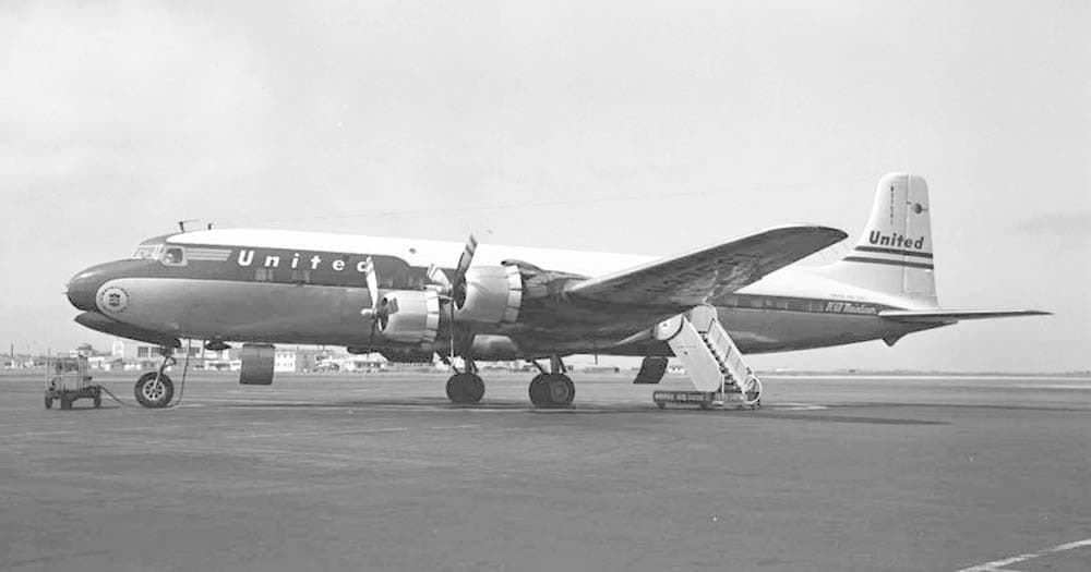 N37561 — Twin-engine aircraft