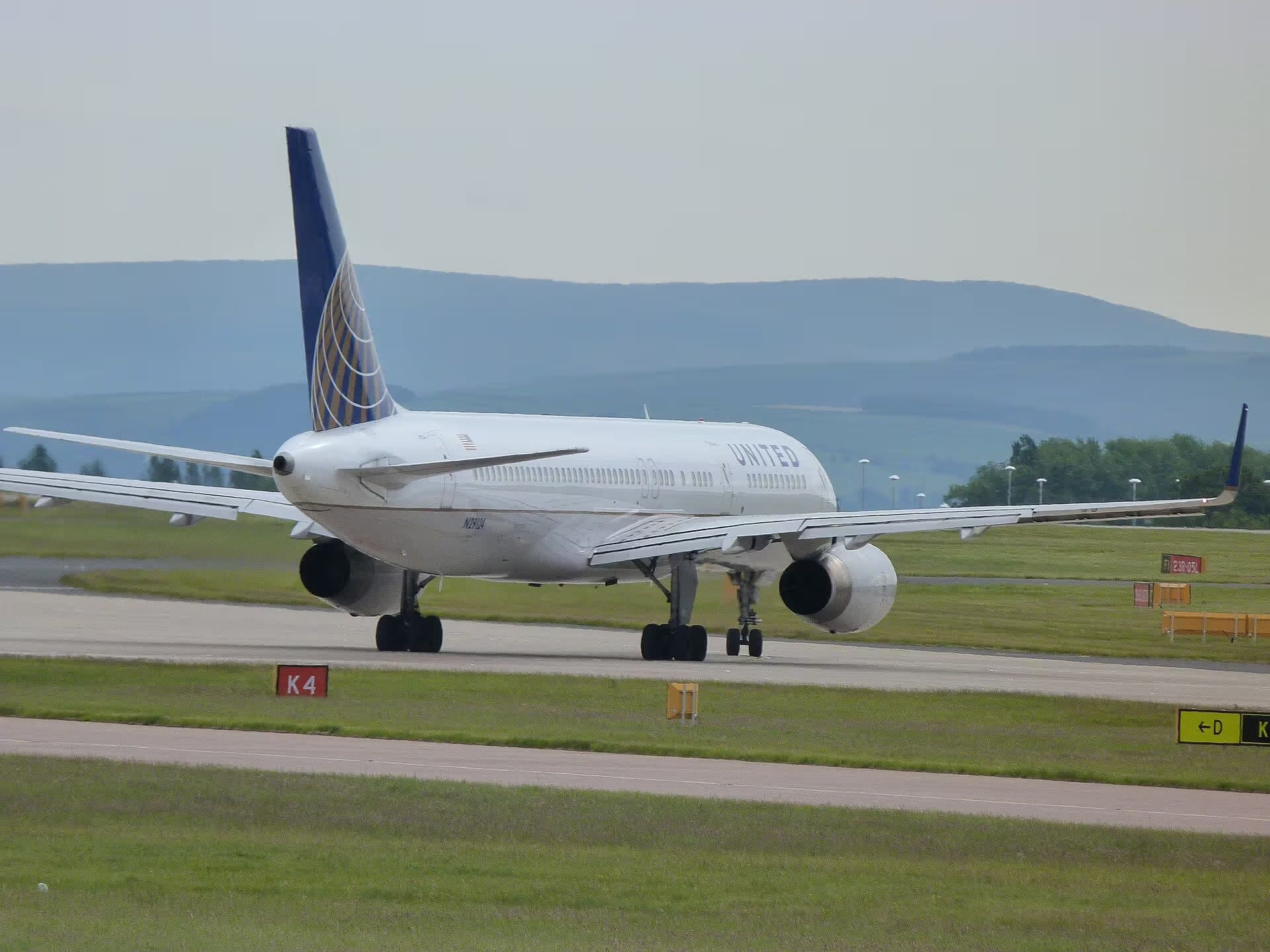 N29124 — Twin-engine aircraft