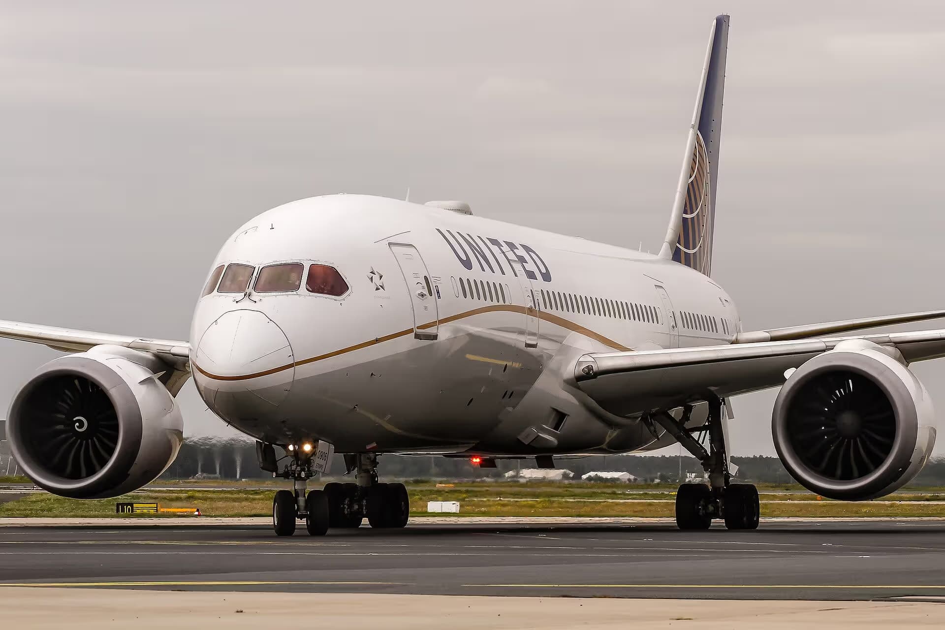 N45905 — Twin-engine aircraft