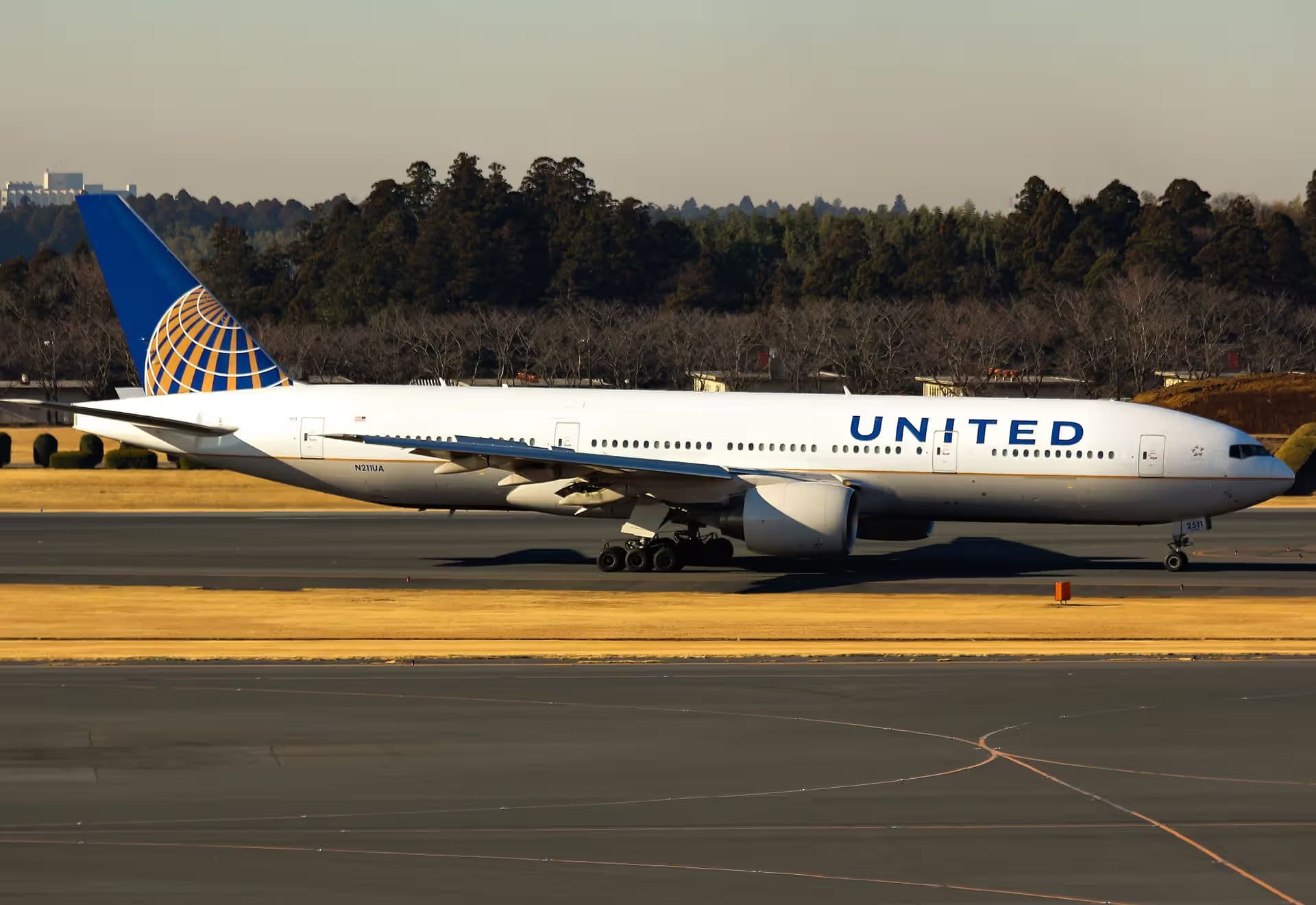 N211UA — Boeing