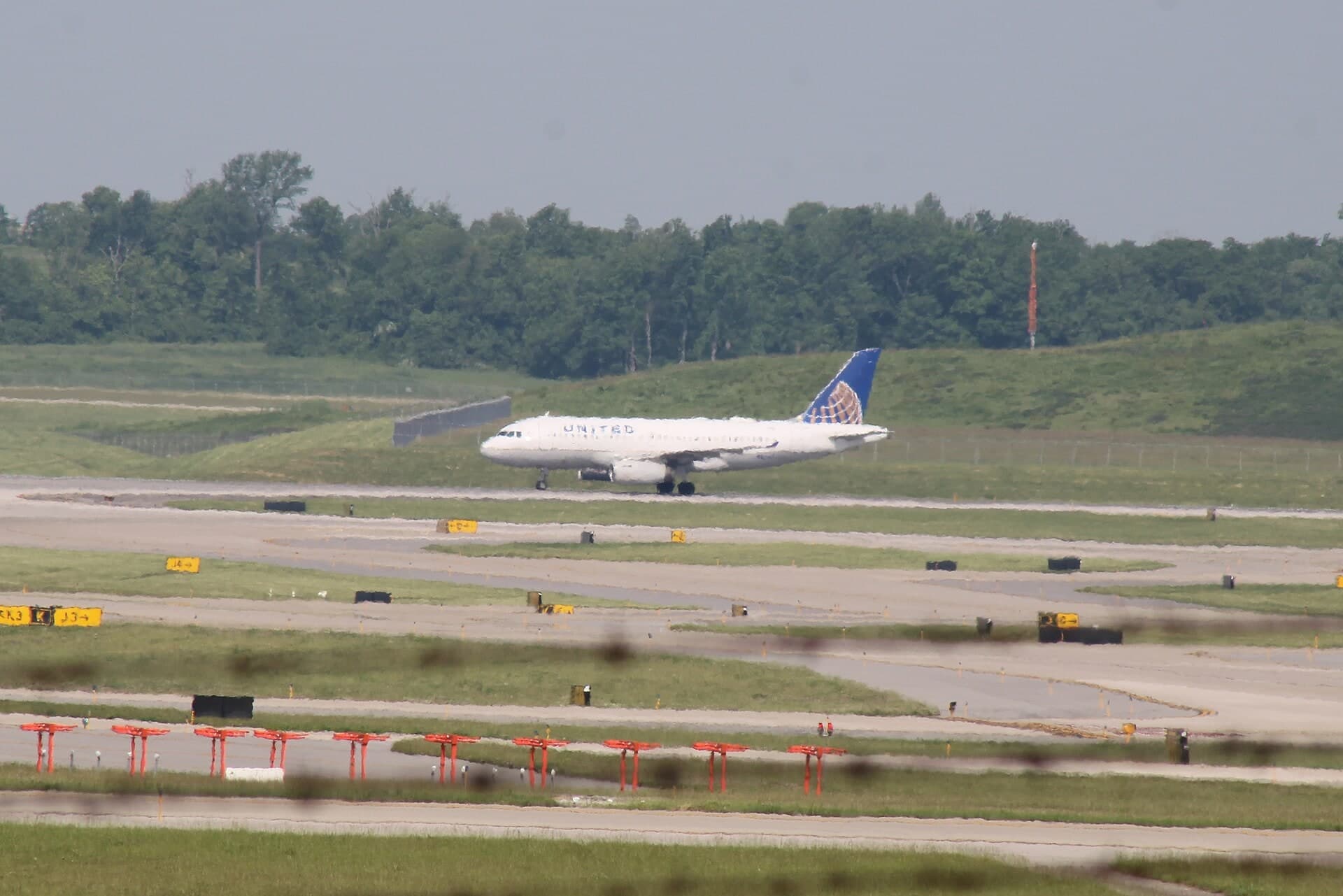 N823UA — Airbus