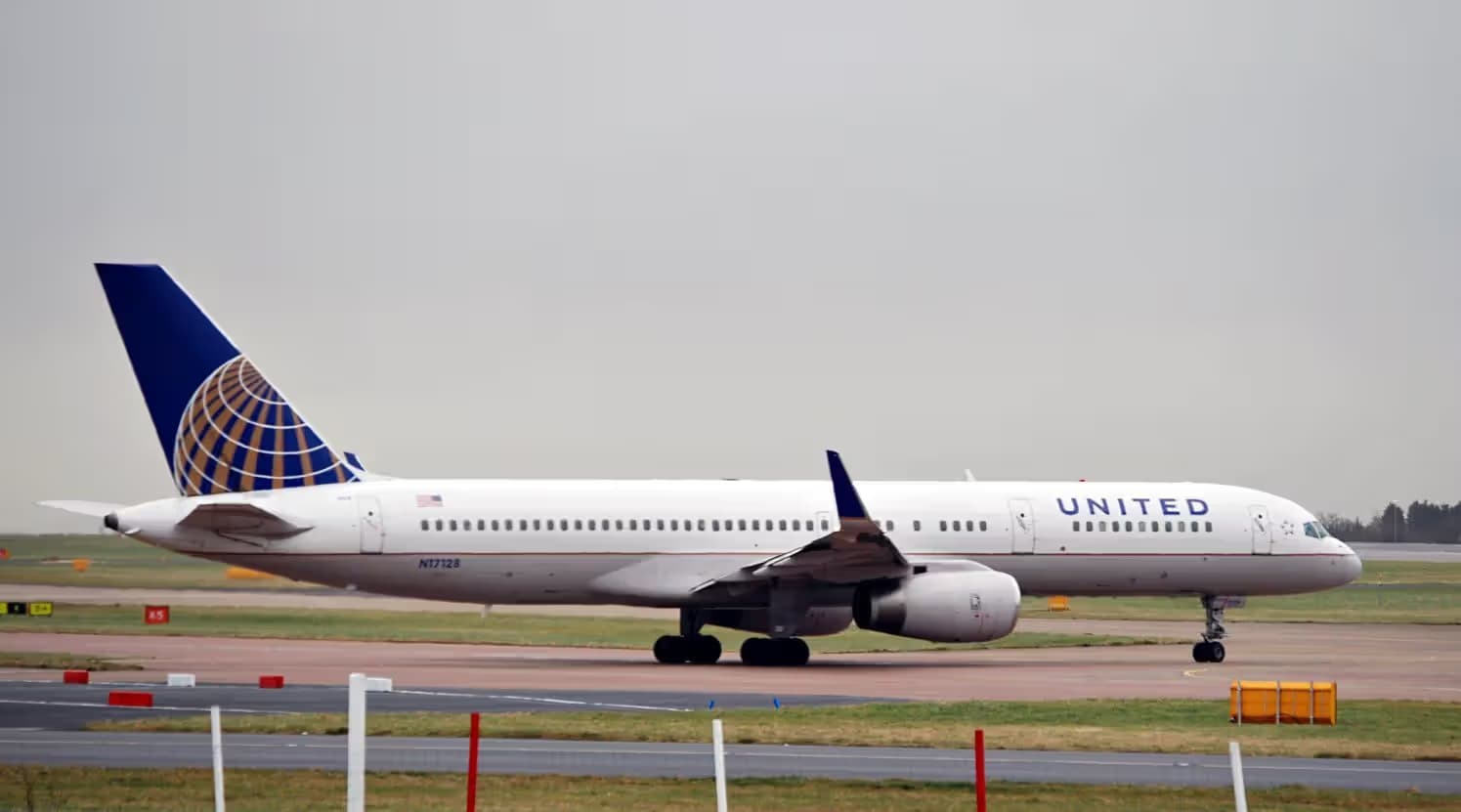N17128 — Twin-engine aircraft