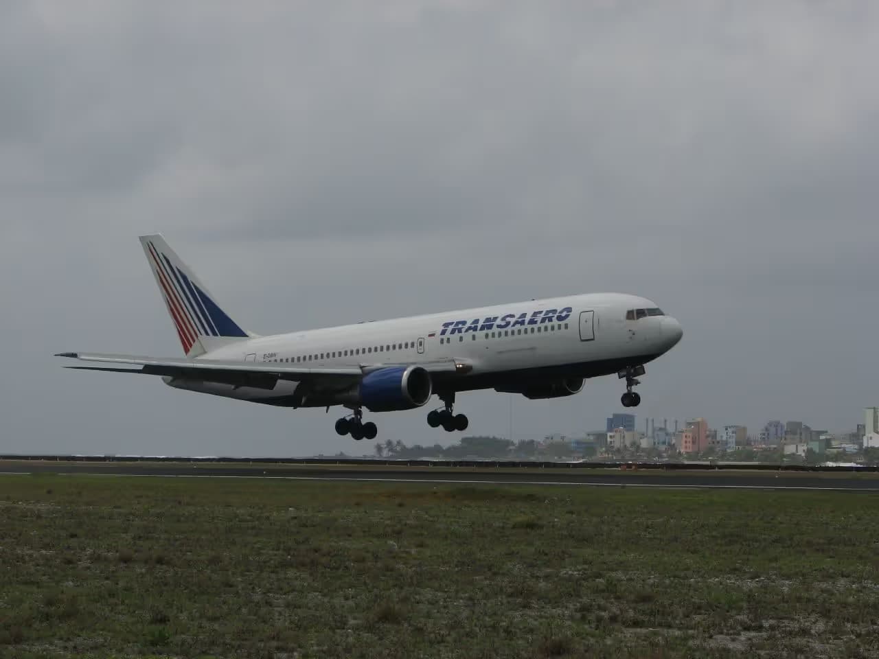 EI-DBW — Twin-engine aircraft