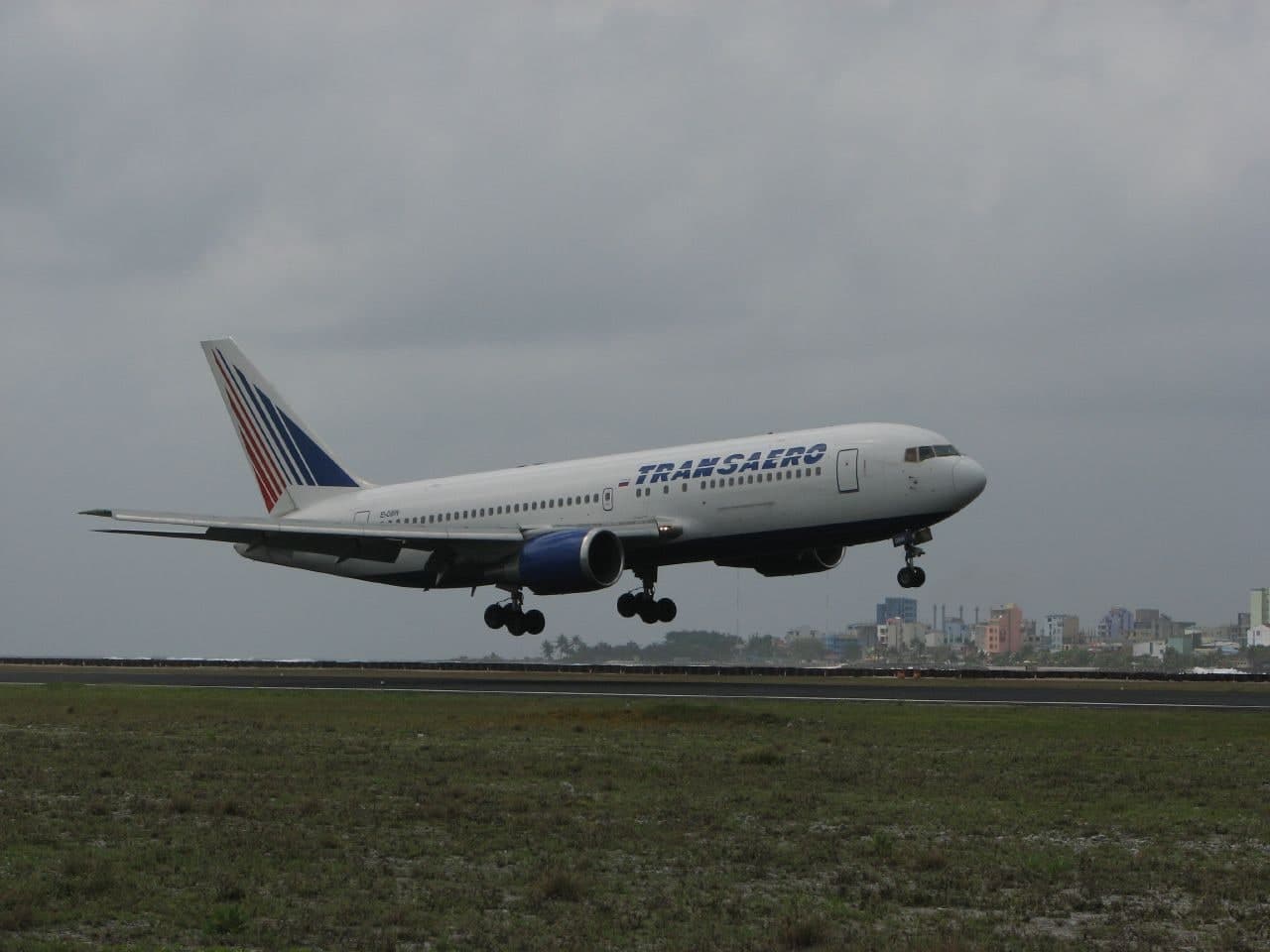 EI-DBW — Twin-engine aircraft