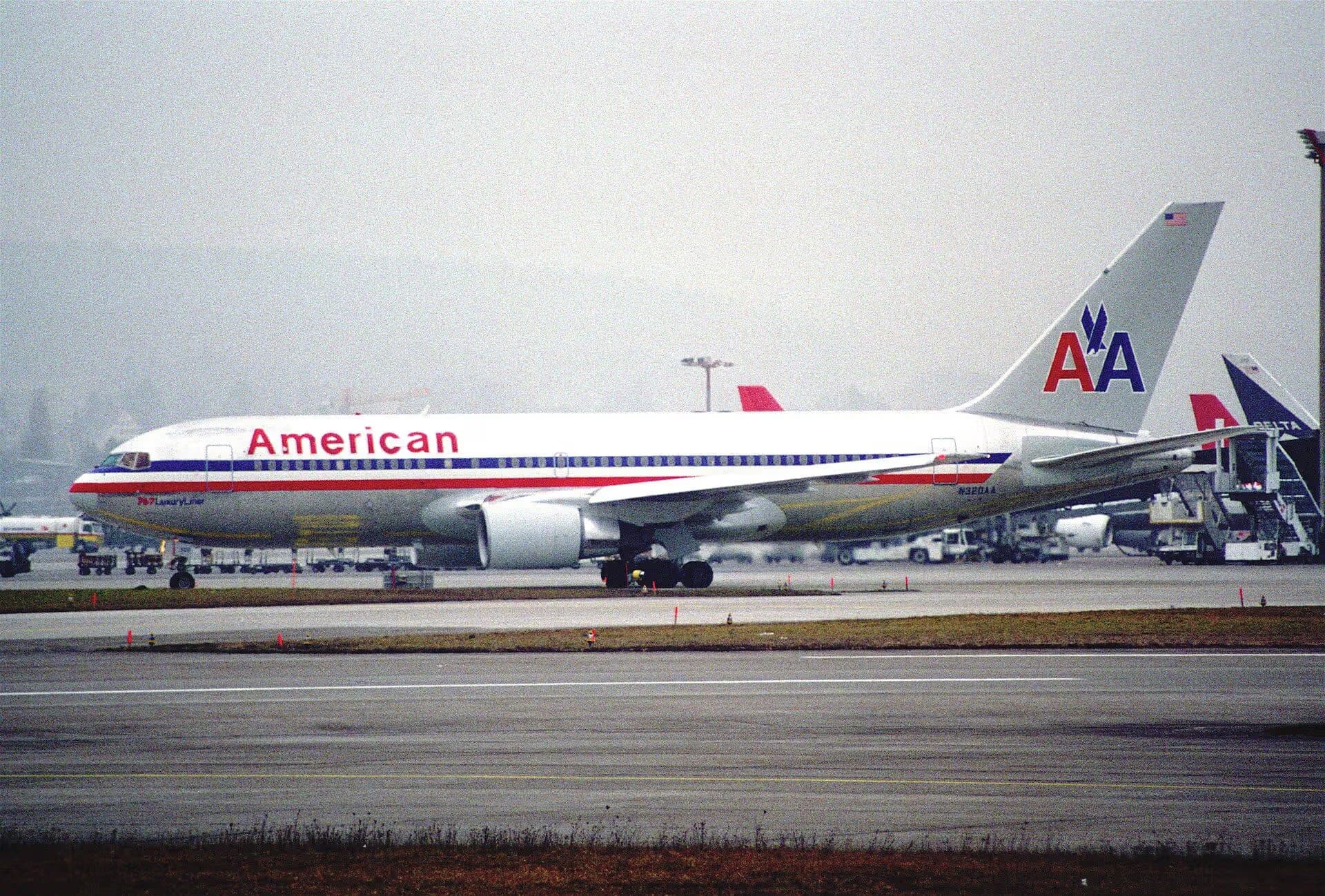 N320AA — Boeing