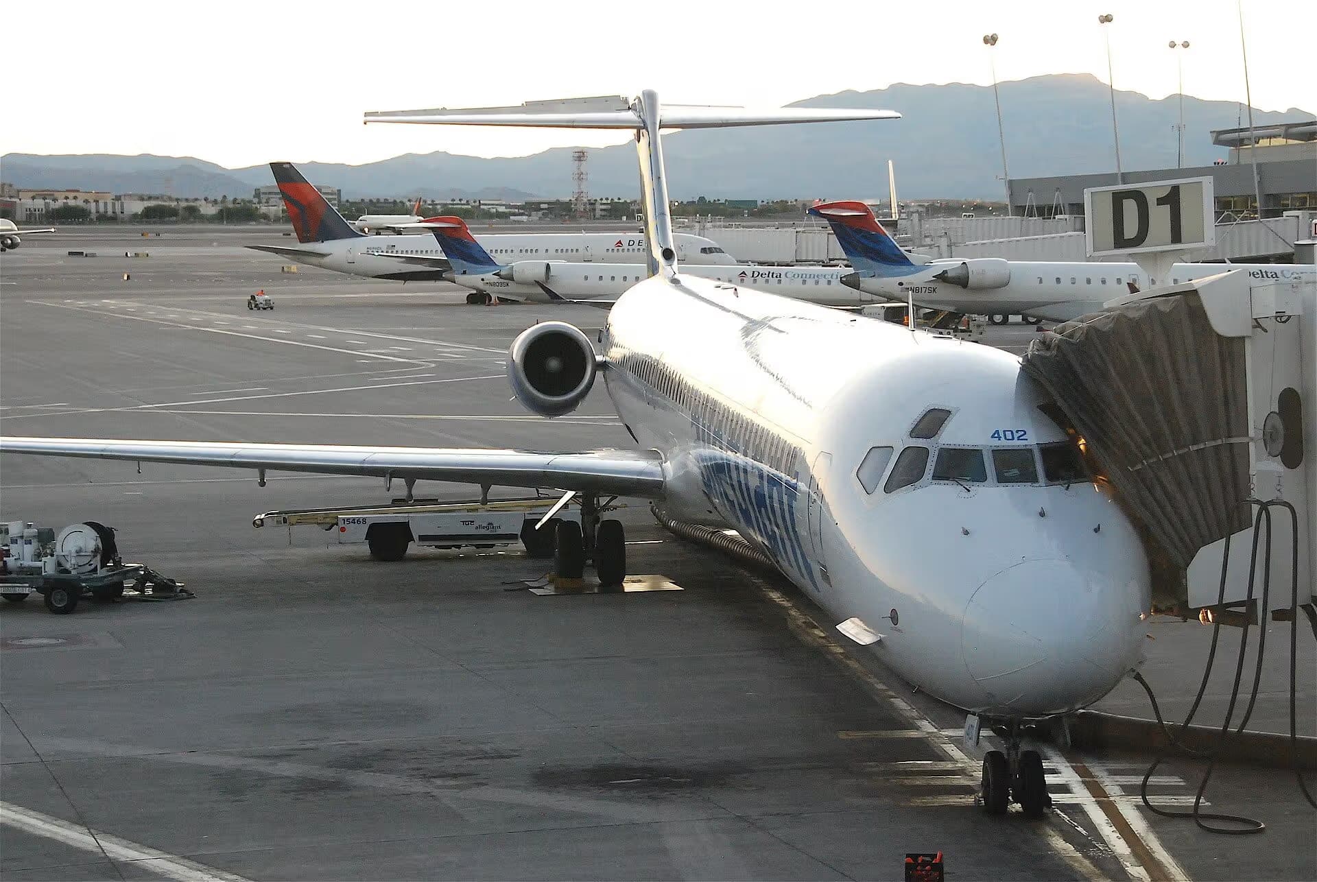 N402NV — Douglas