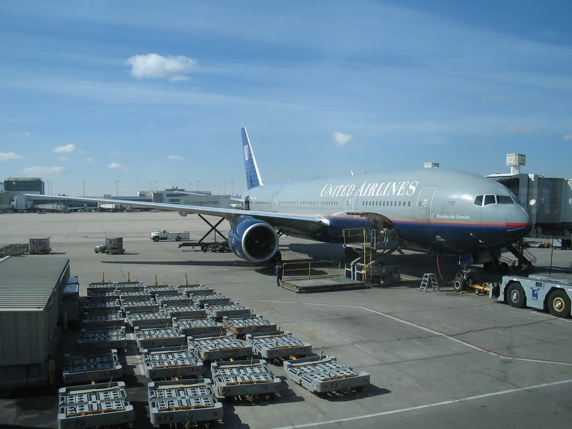 N772UA — Twin-engine aircraft