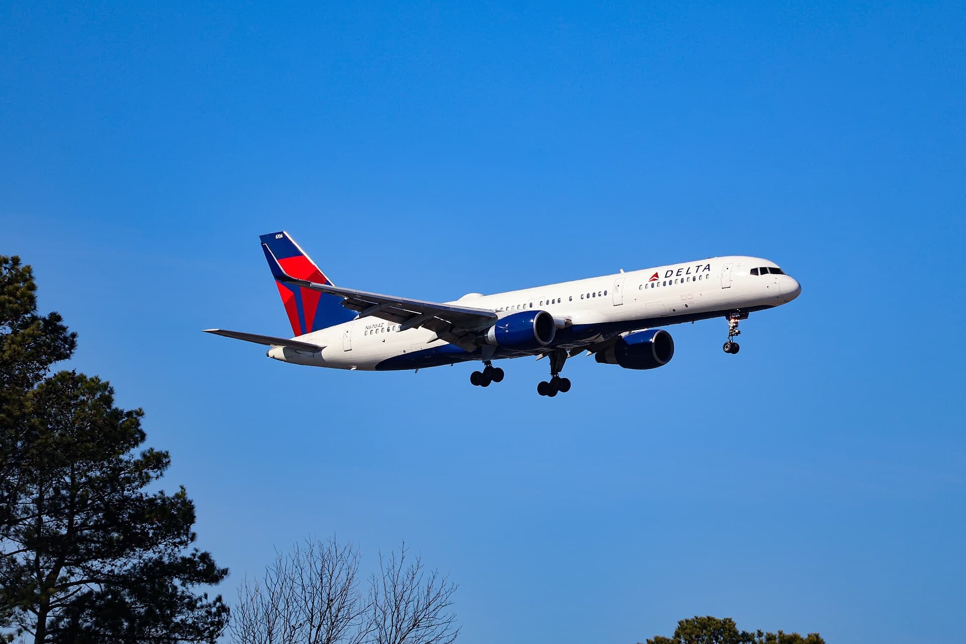 N6704Z — Twin-engine aircraft
