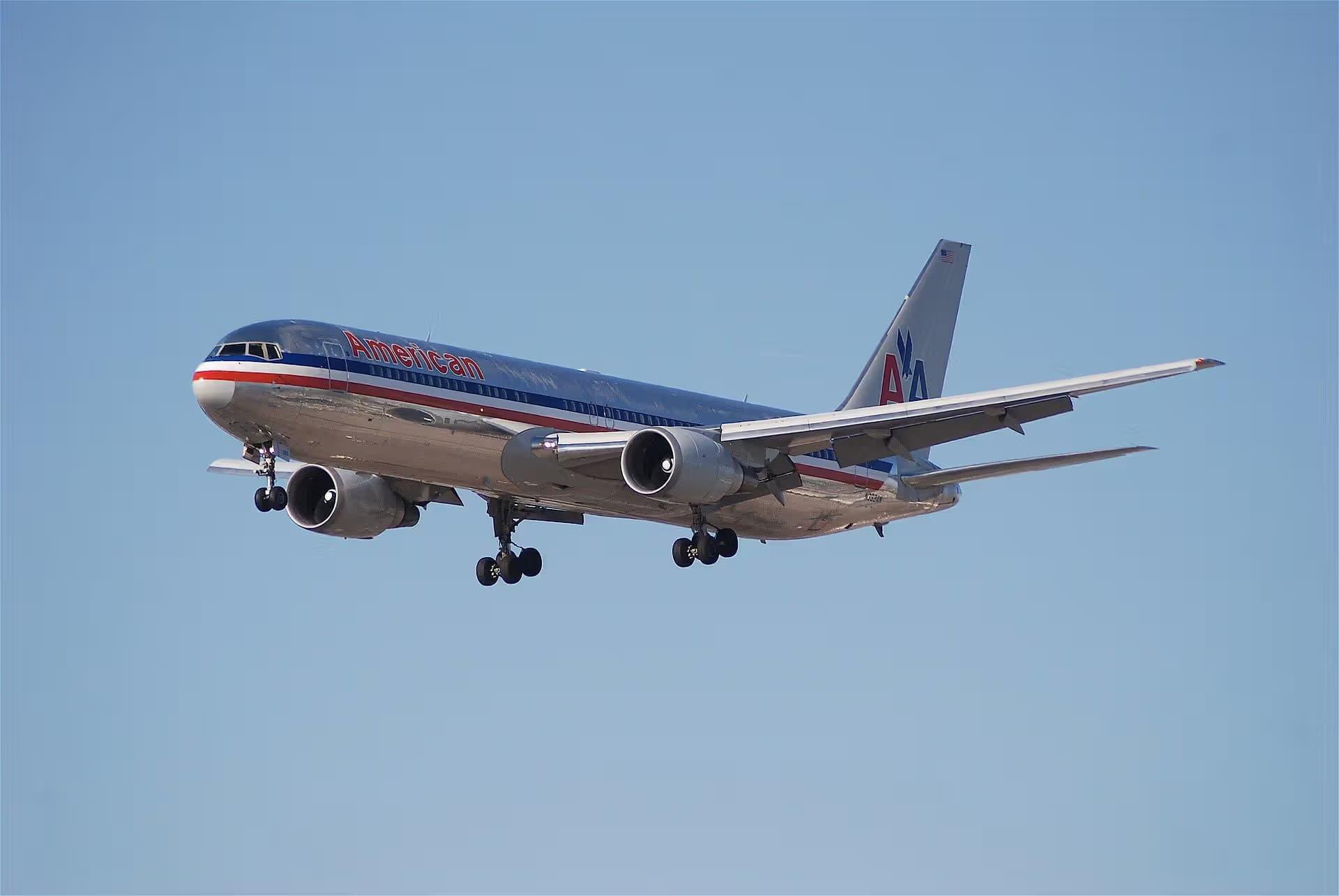N393AN — Twin-engine aircraft