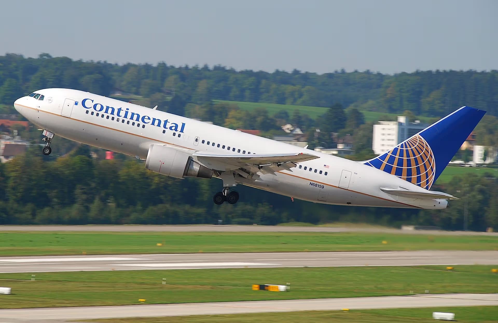 N68159 — Twin-engine aircraft