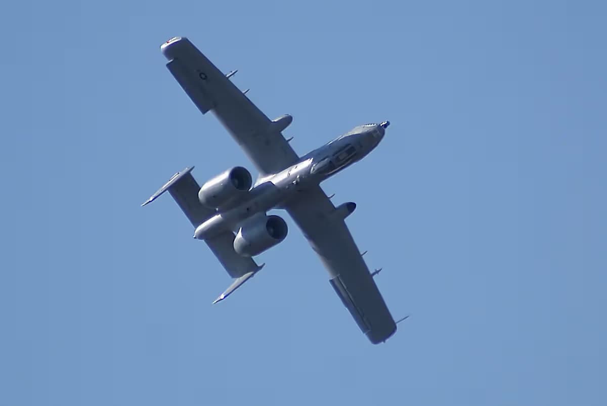 Unidentified — Twin-engine aircraft