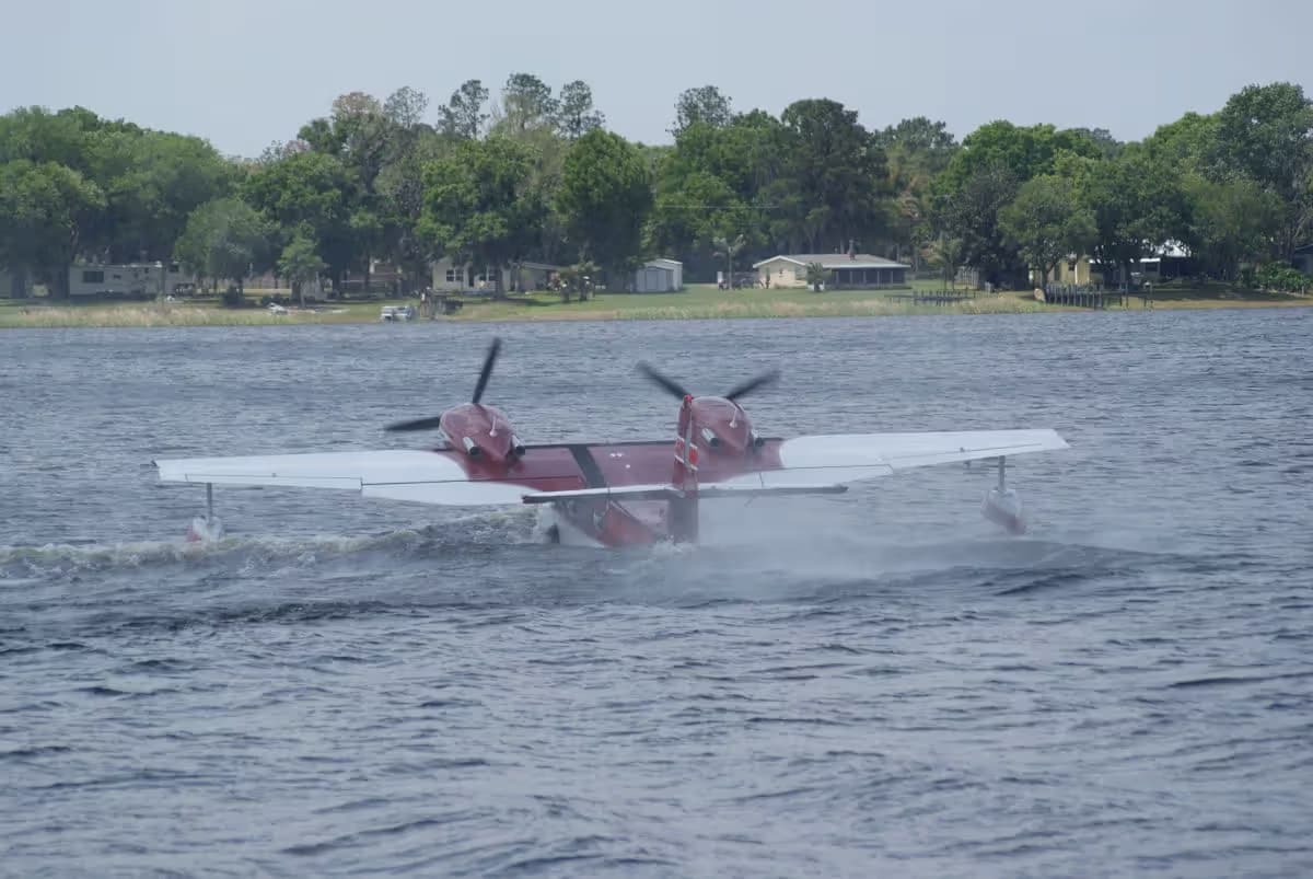 N144GW — Twin-engine aircraft