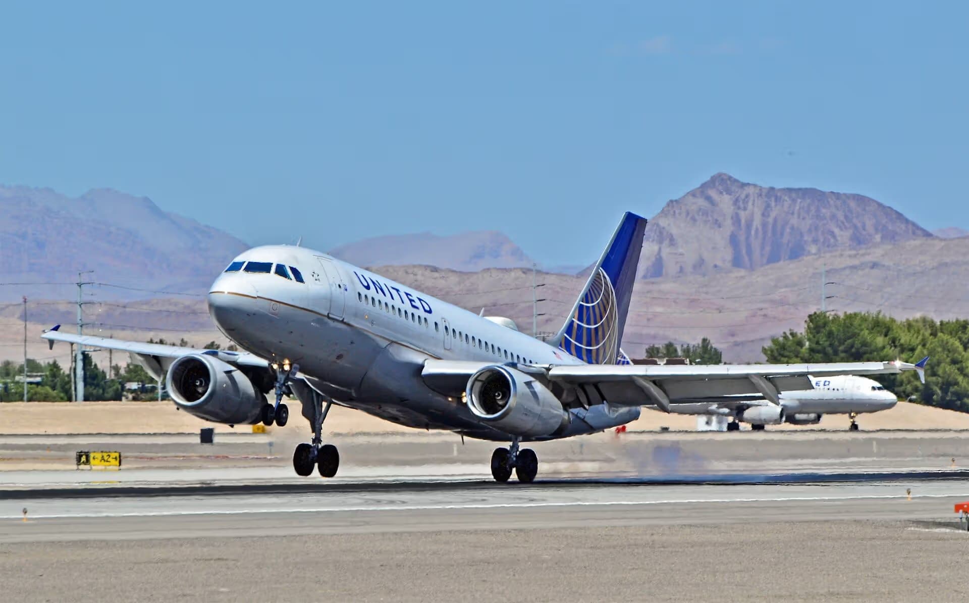 N825UA — Airbus