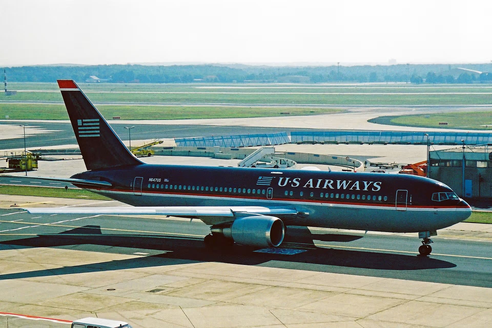 N647US — Twin-engine aircraft