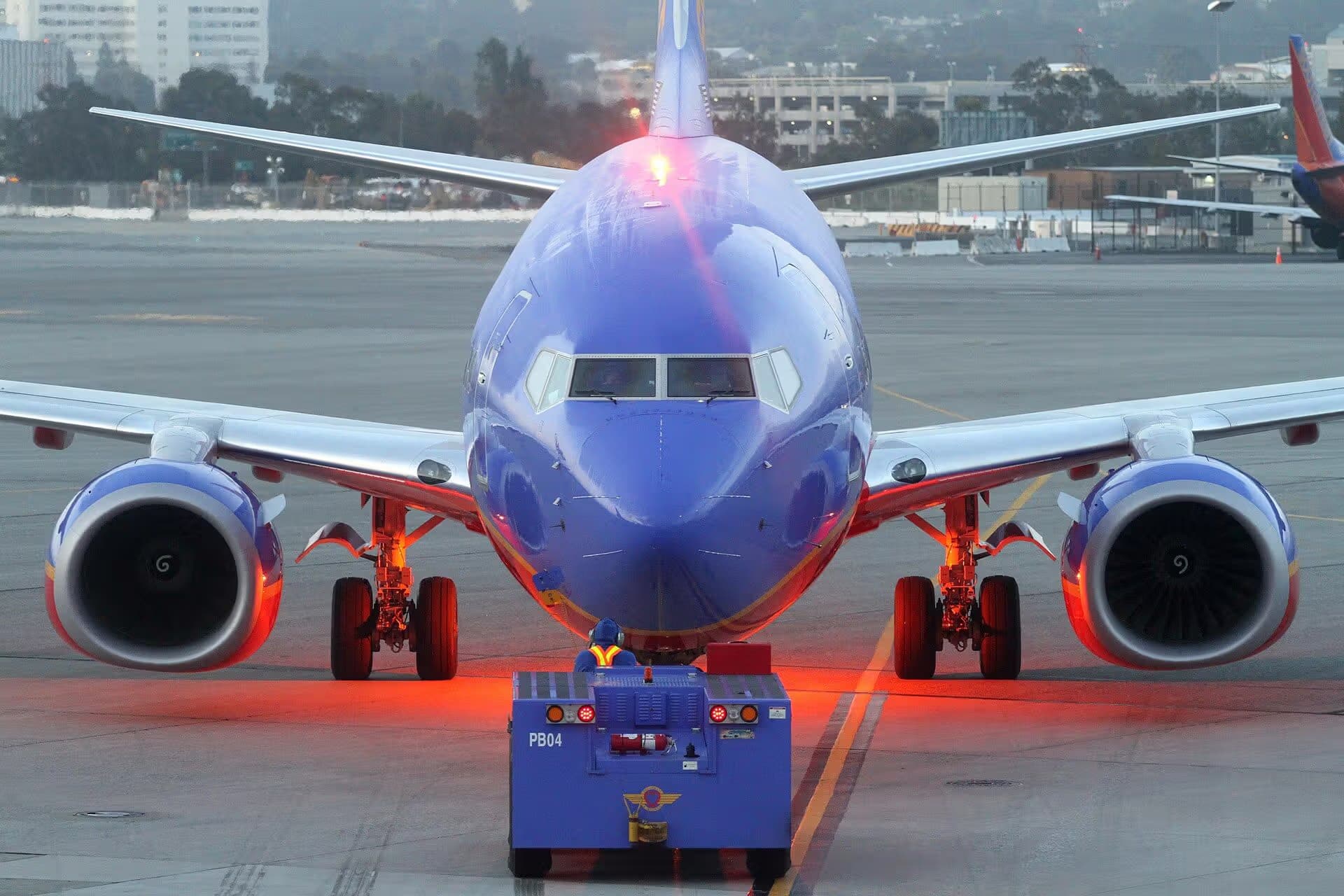 N935WN — Twin-engine aircraft