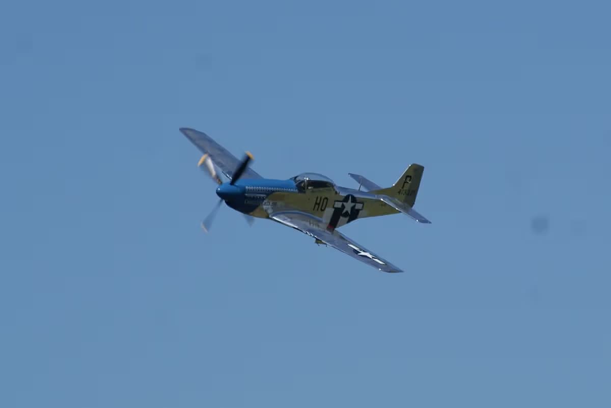 Unidentified — Single-engine aircraft
