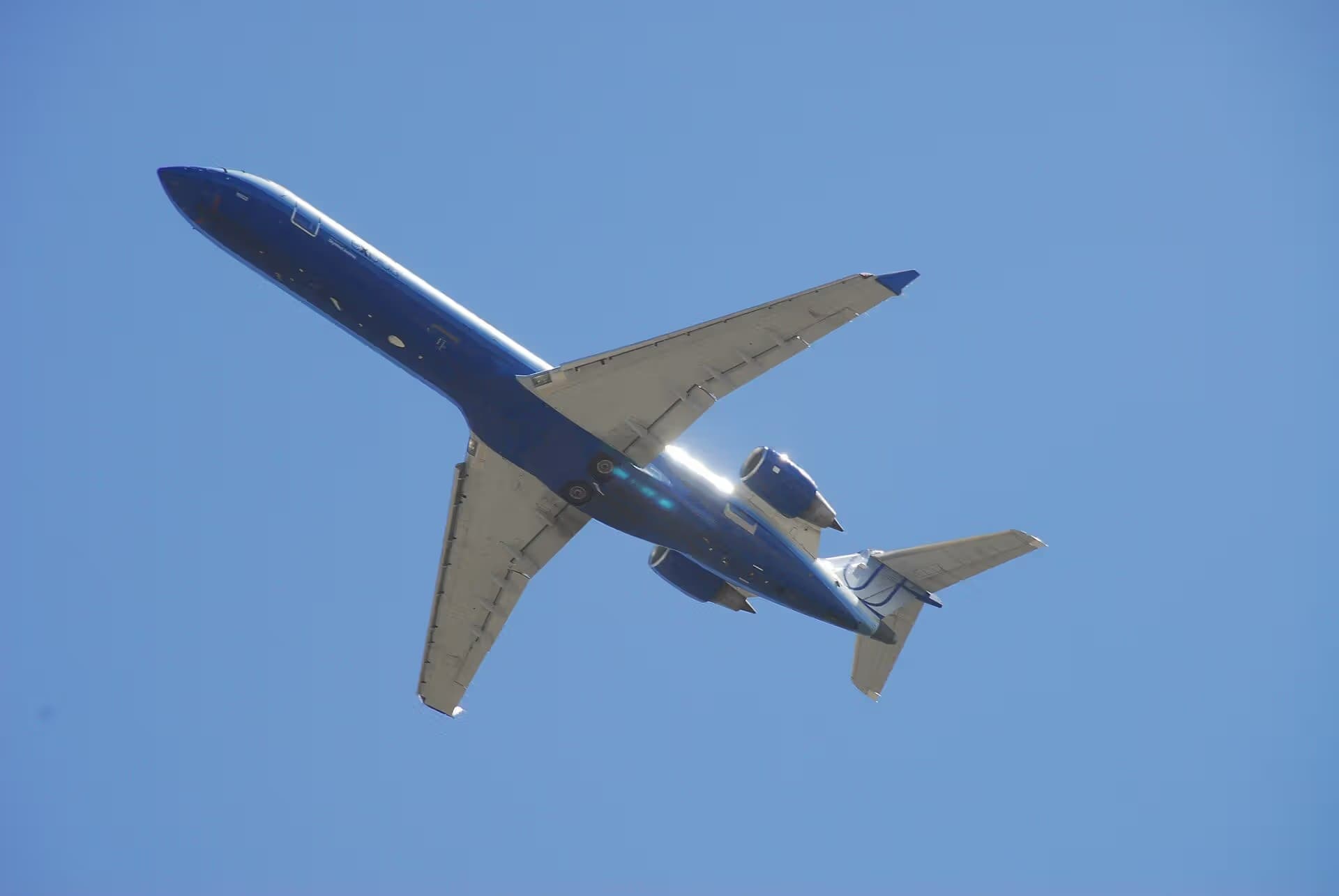 N758SK — Twin-engine aircraft