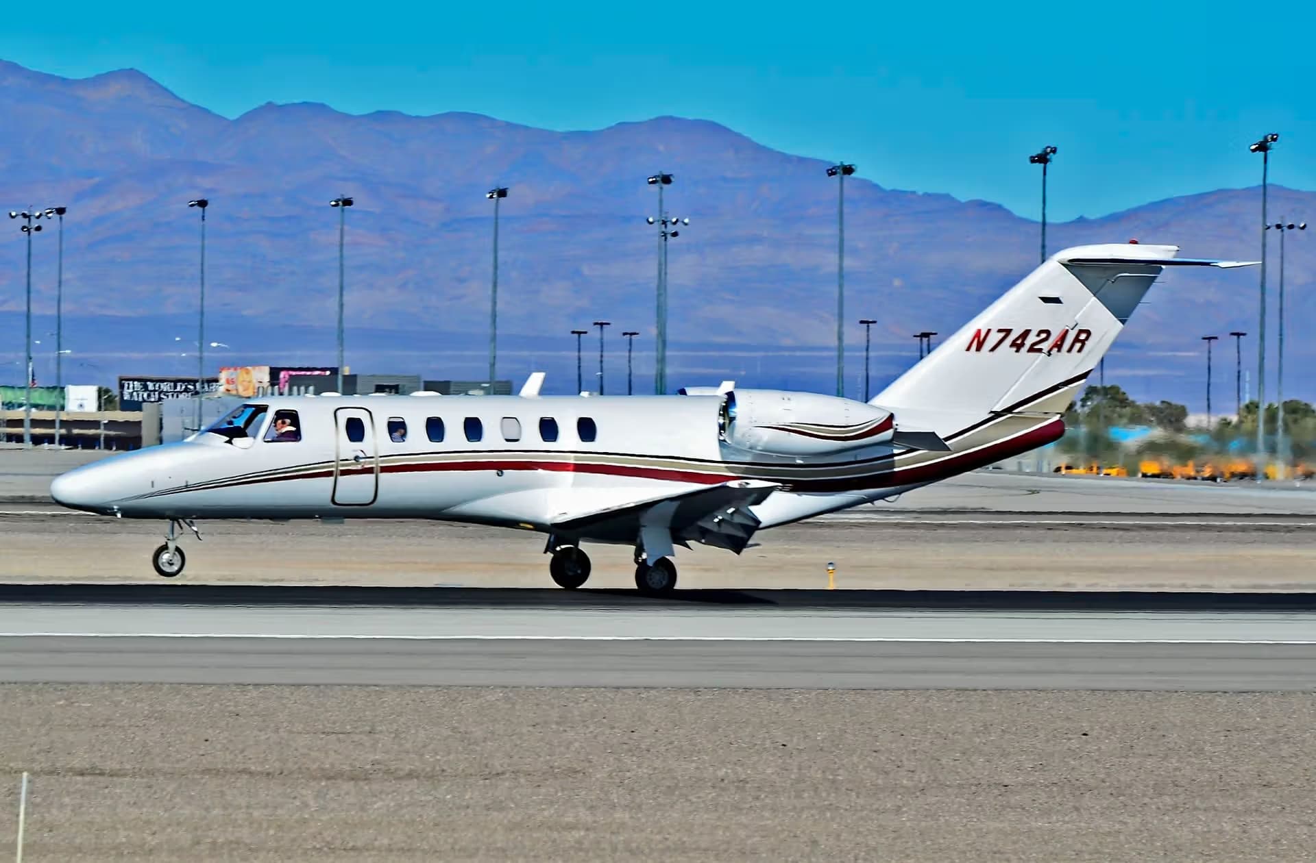 N742AR — Business jet