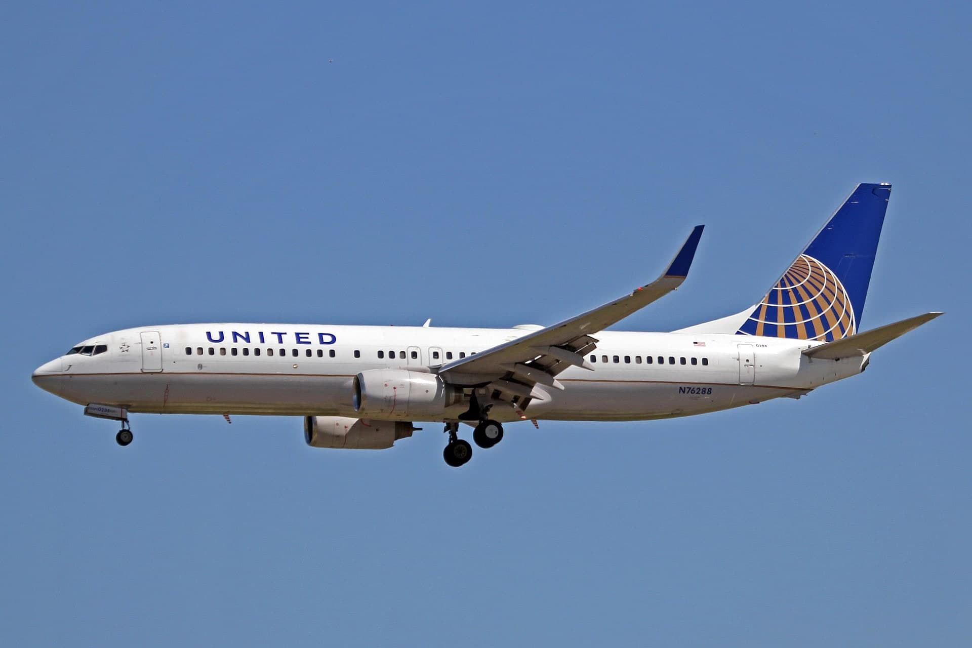 N76288 — Twin-engine aircraft