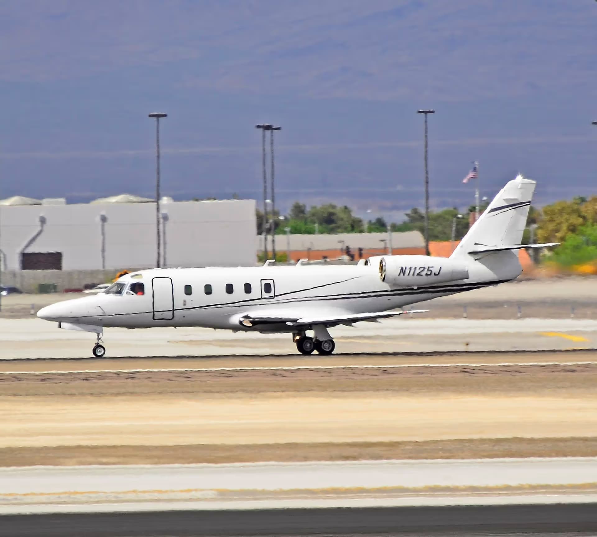 N1125J — Business jet