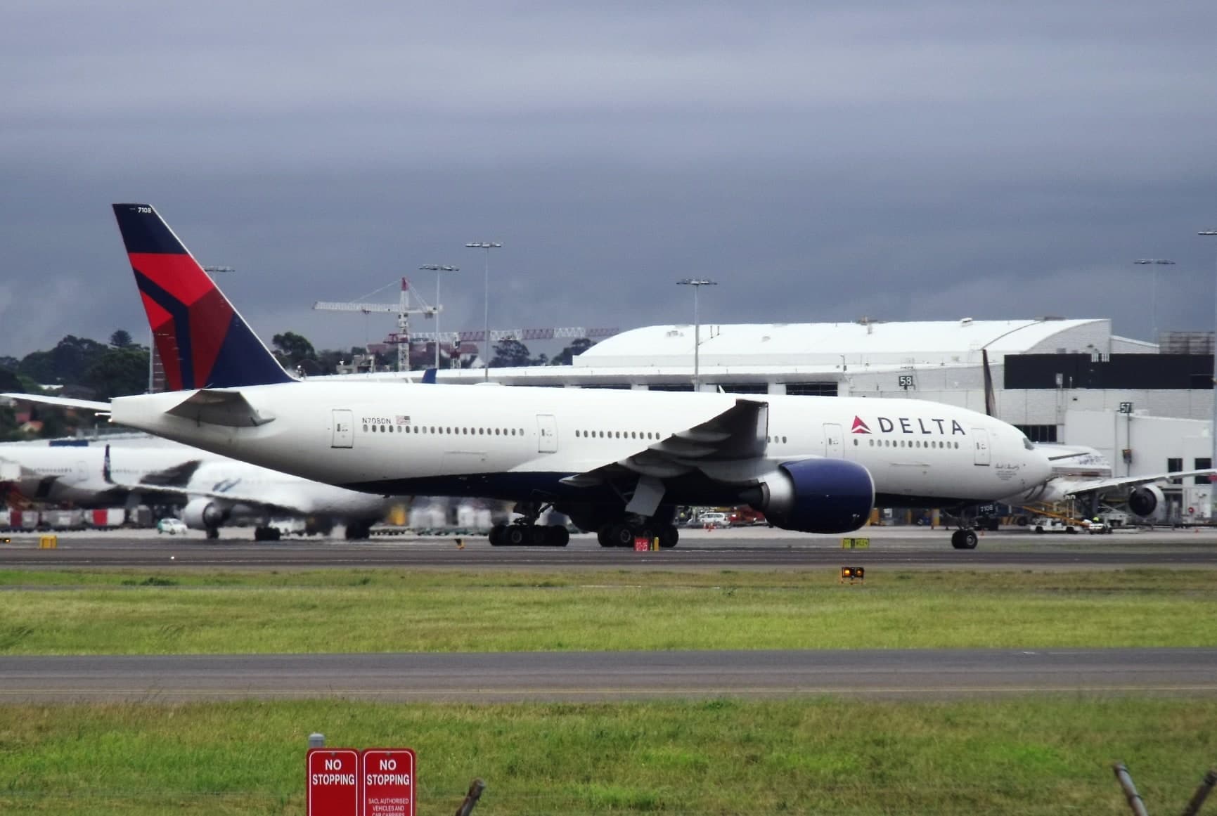 N708DN — Twin-engine aircraft