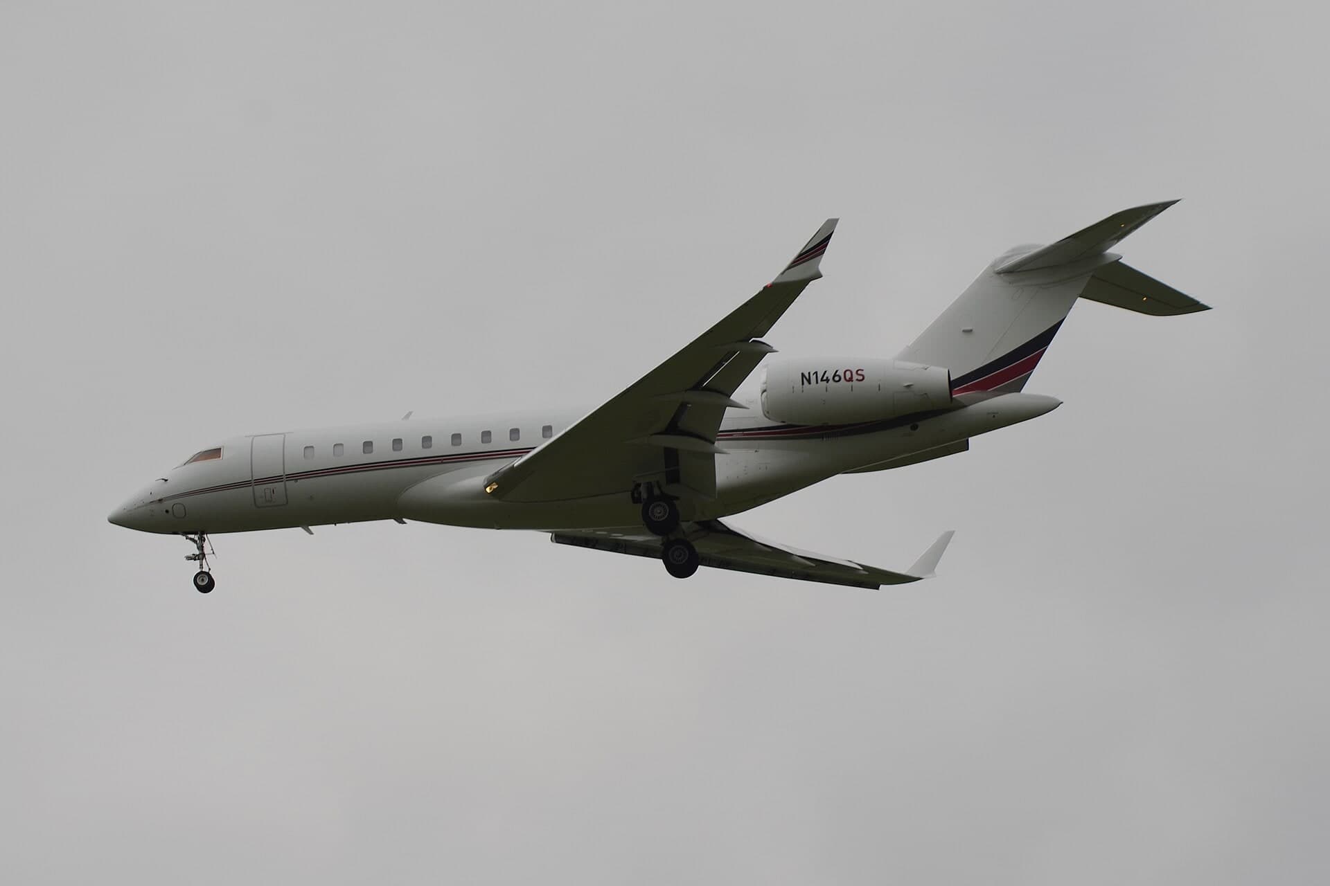 N146QS — Bombardier