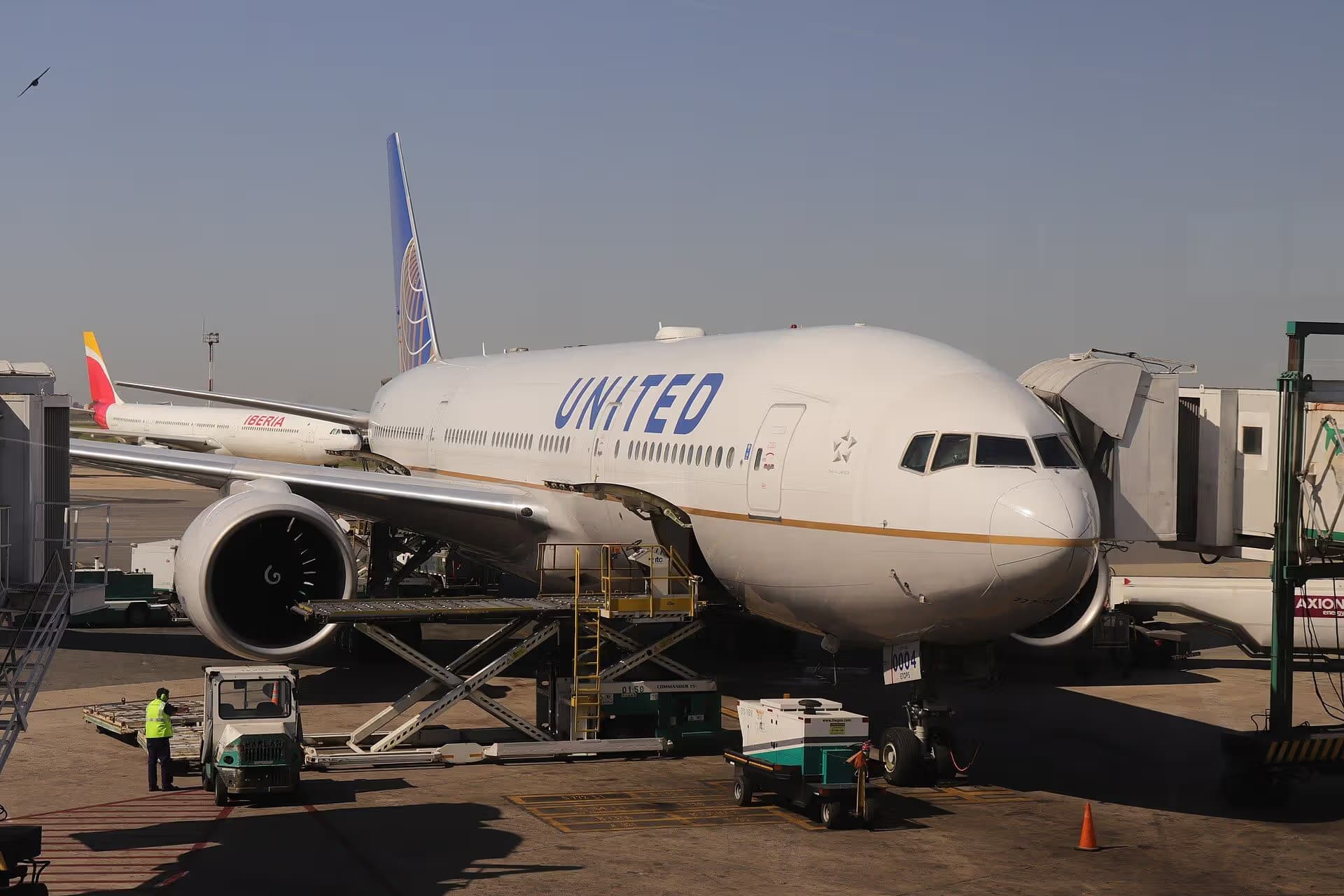 N78004 — Twin-engine aircraft