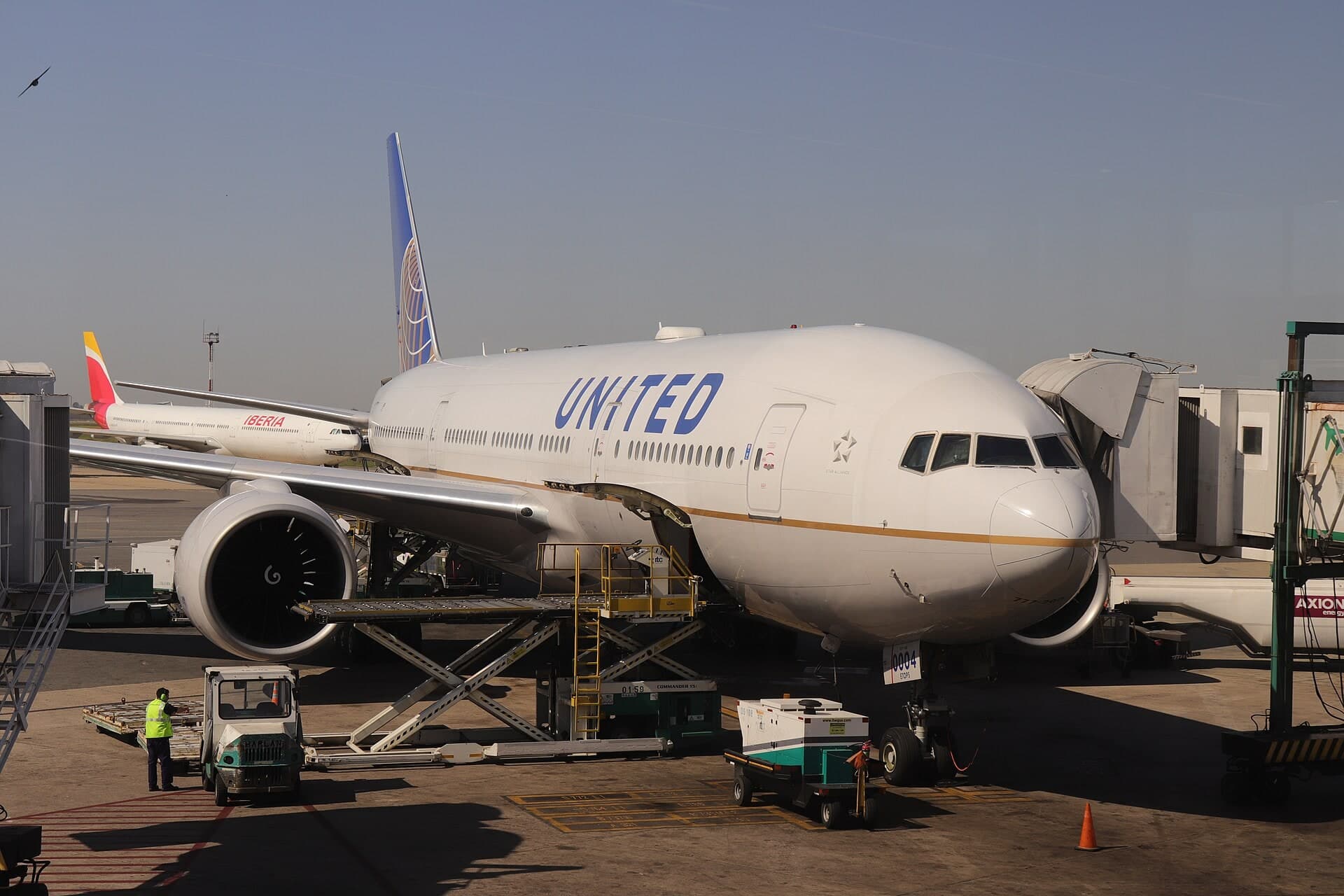 N78004 — Twin-engine aircraft