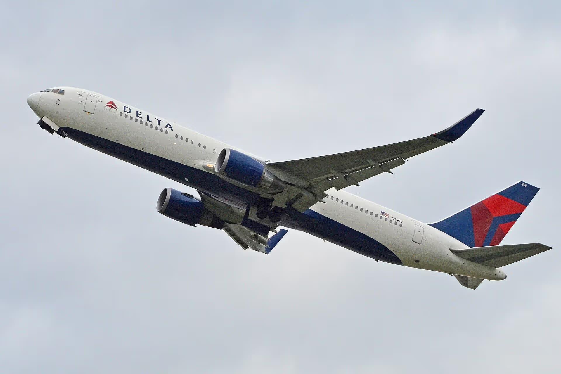 N1609 — Twin-engine aircraft