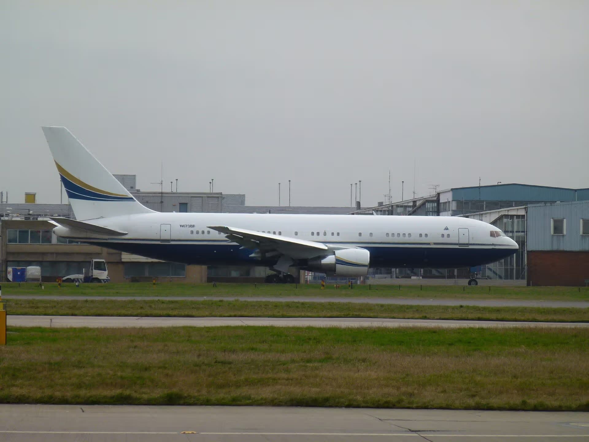 N673BF — Twin-engine aircraft