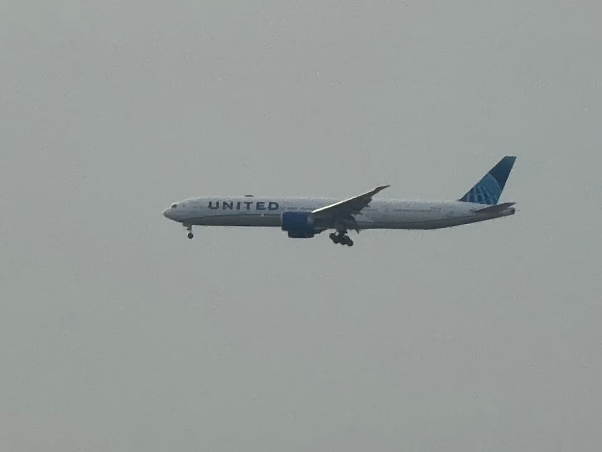 N2352U — Boeing at Hong Kong International Airport