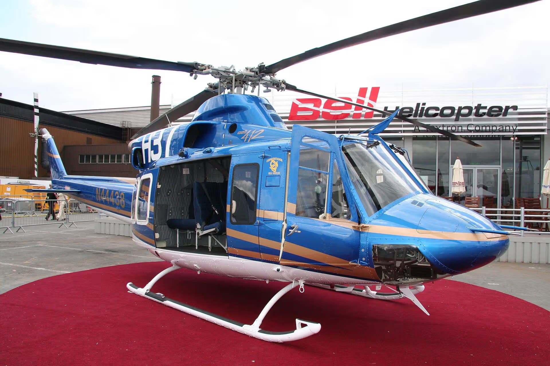 N44438 — Helicopter