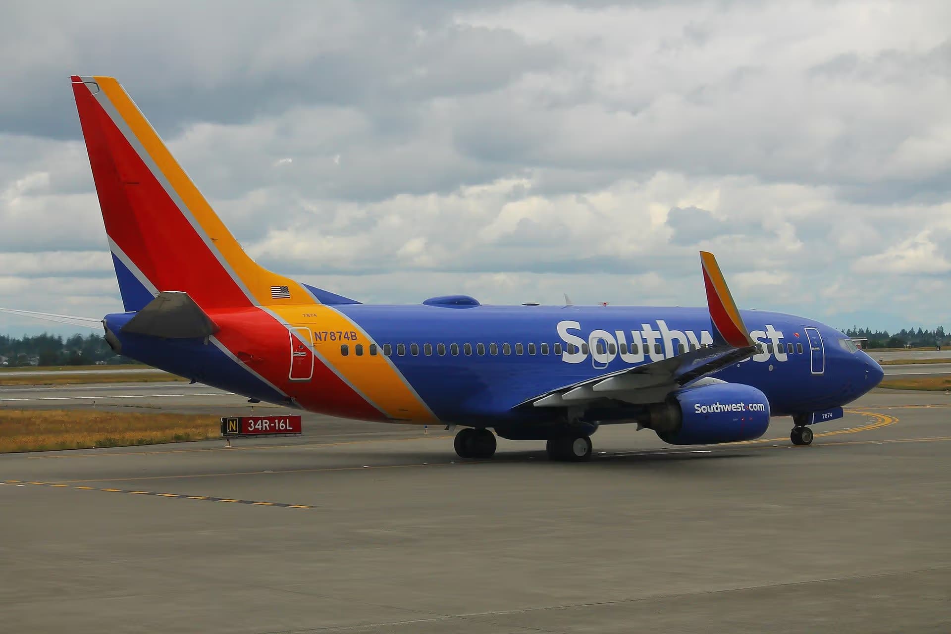 N7874B — Twin-engine aircraft