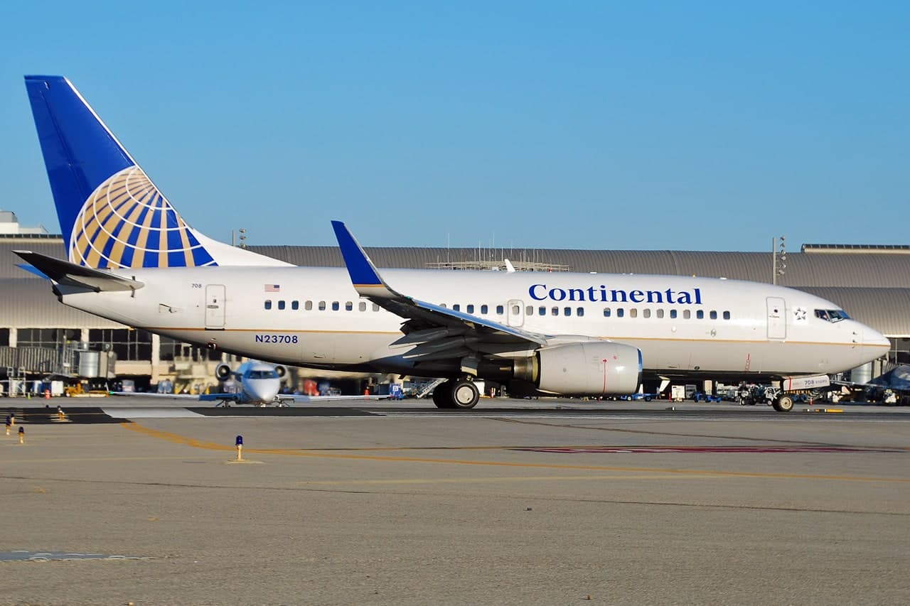 N23708 — Twin-engine aircraft