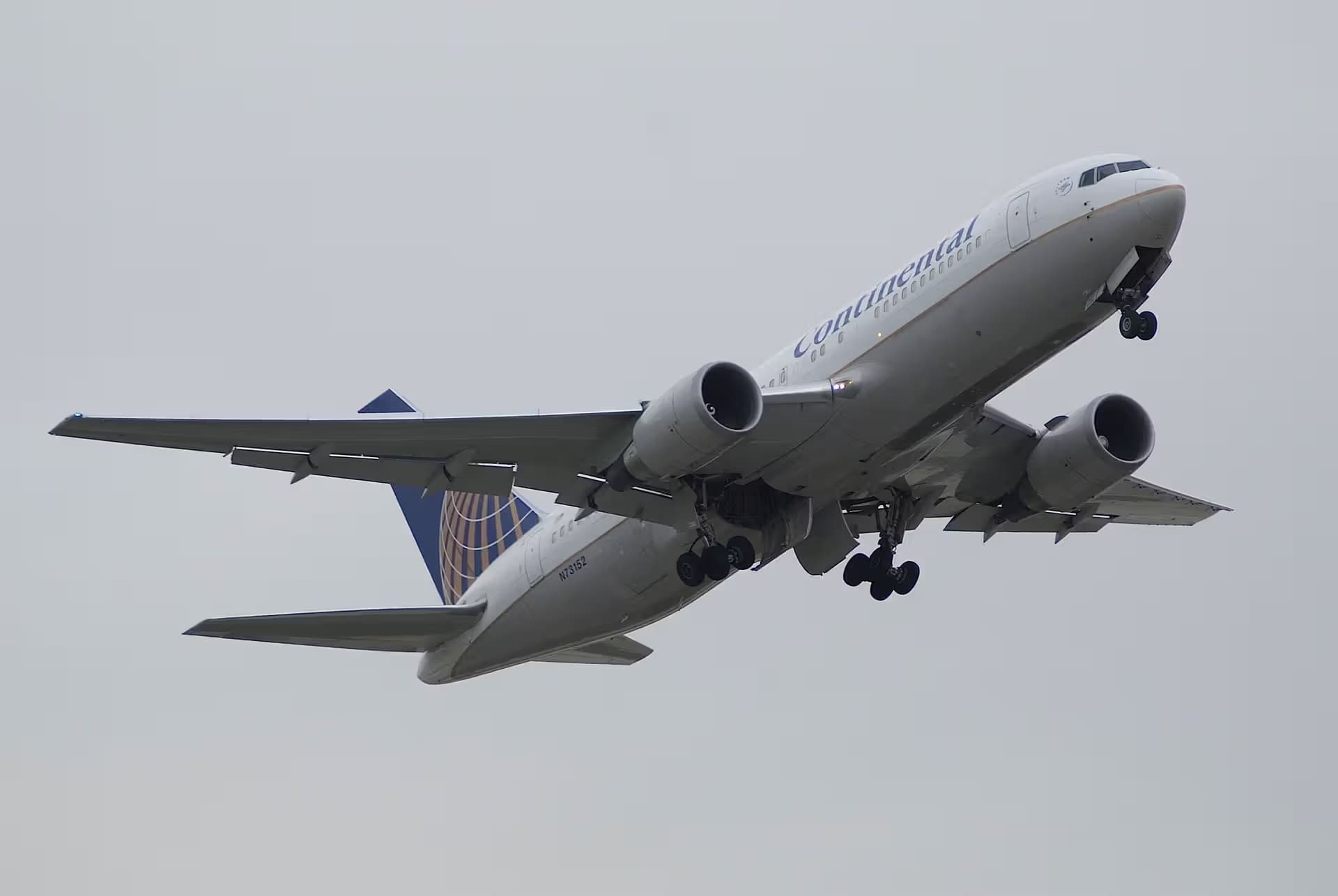 N73152 — Twin-engine aircraft