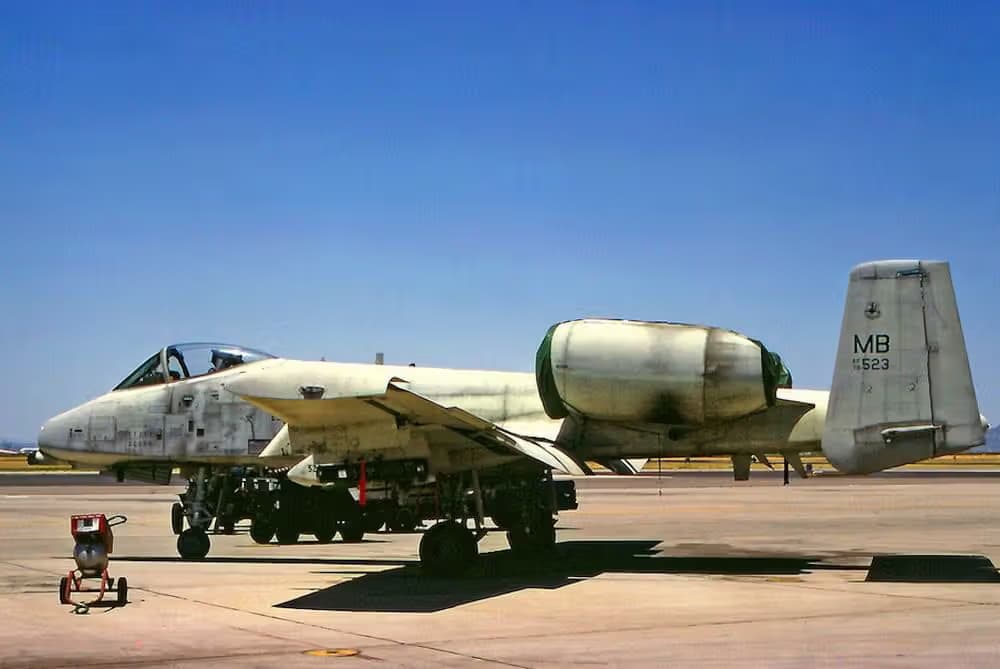 Unidentified — Twin-engine aircraft