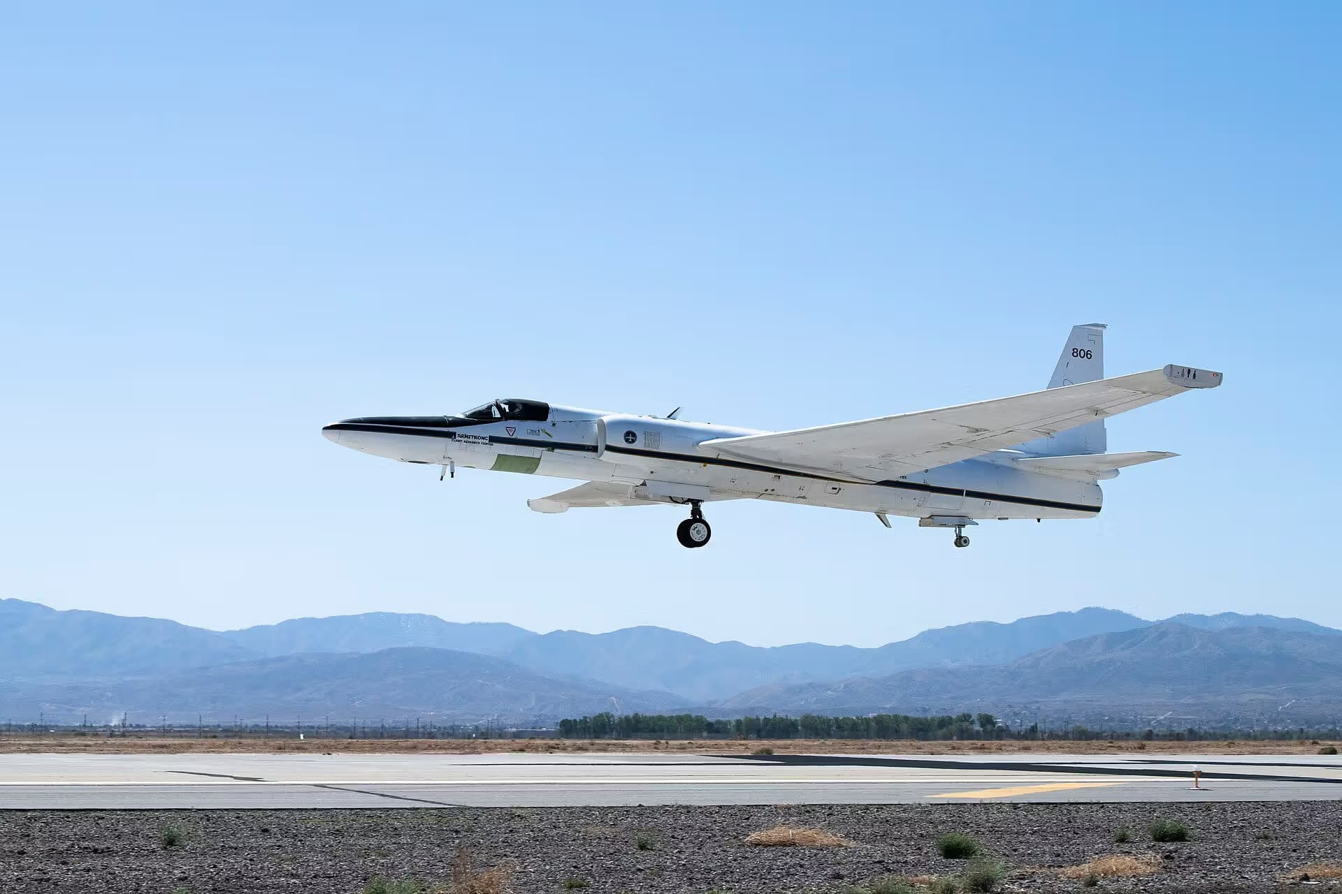 N806NA — Business jet