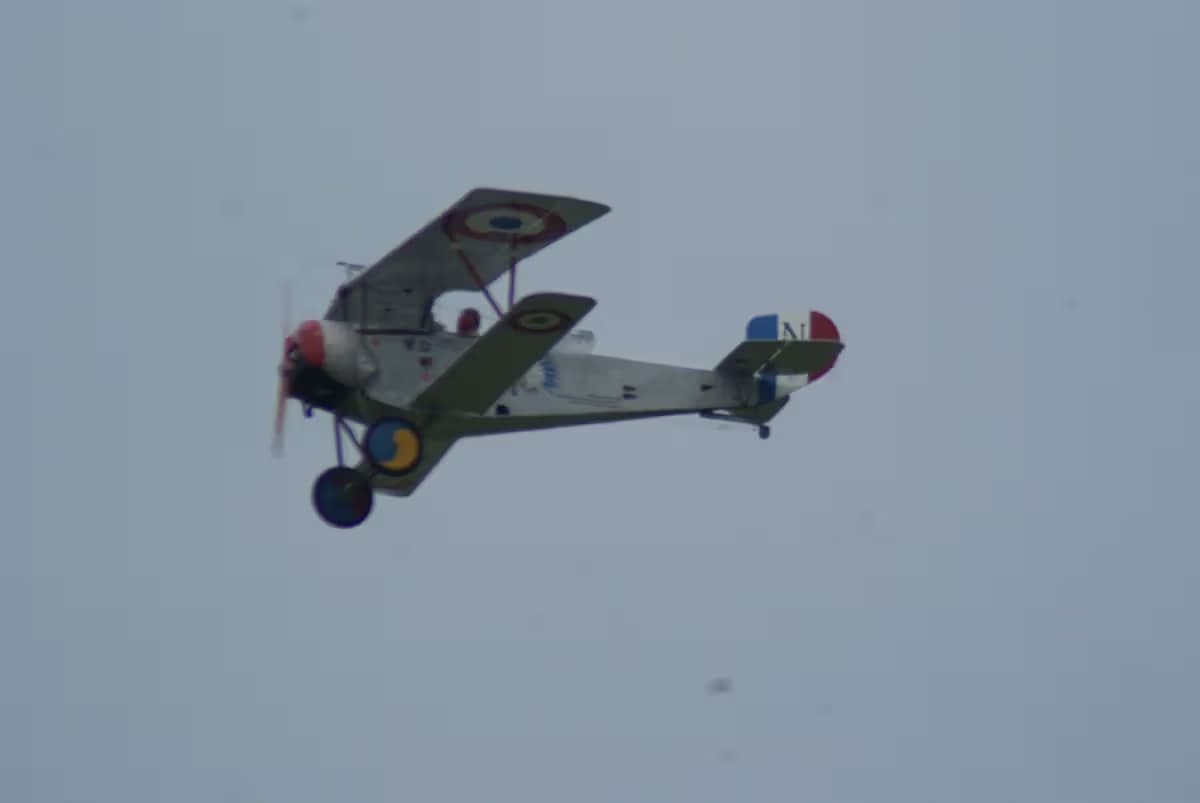 Unidentified — Single-engine aircraft