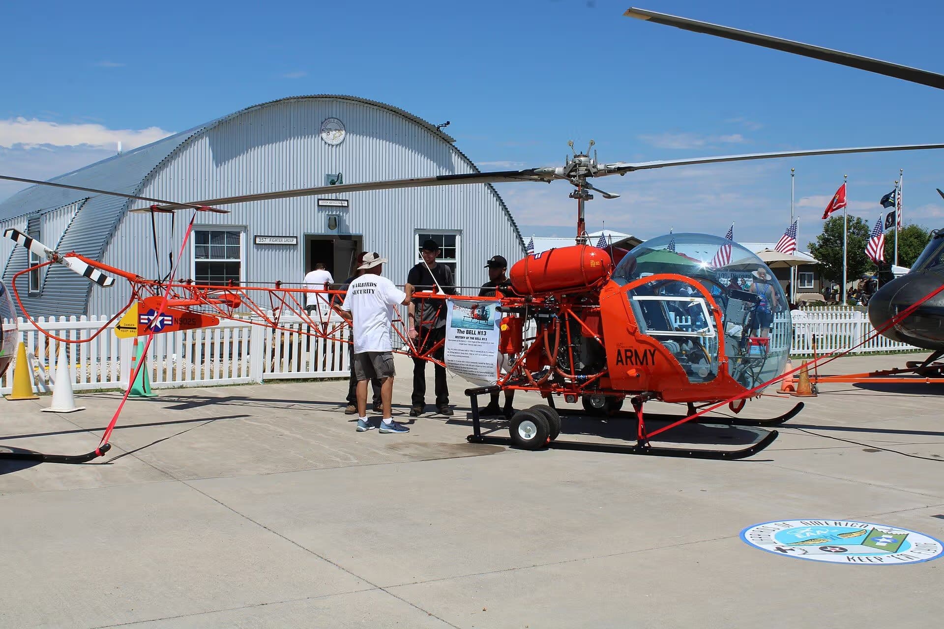 N9025 — Helicopter