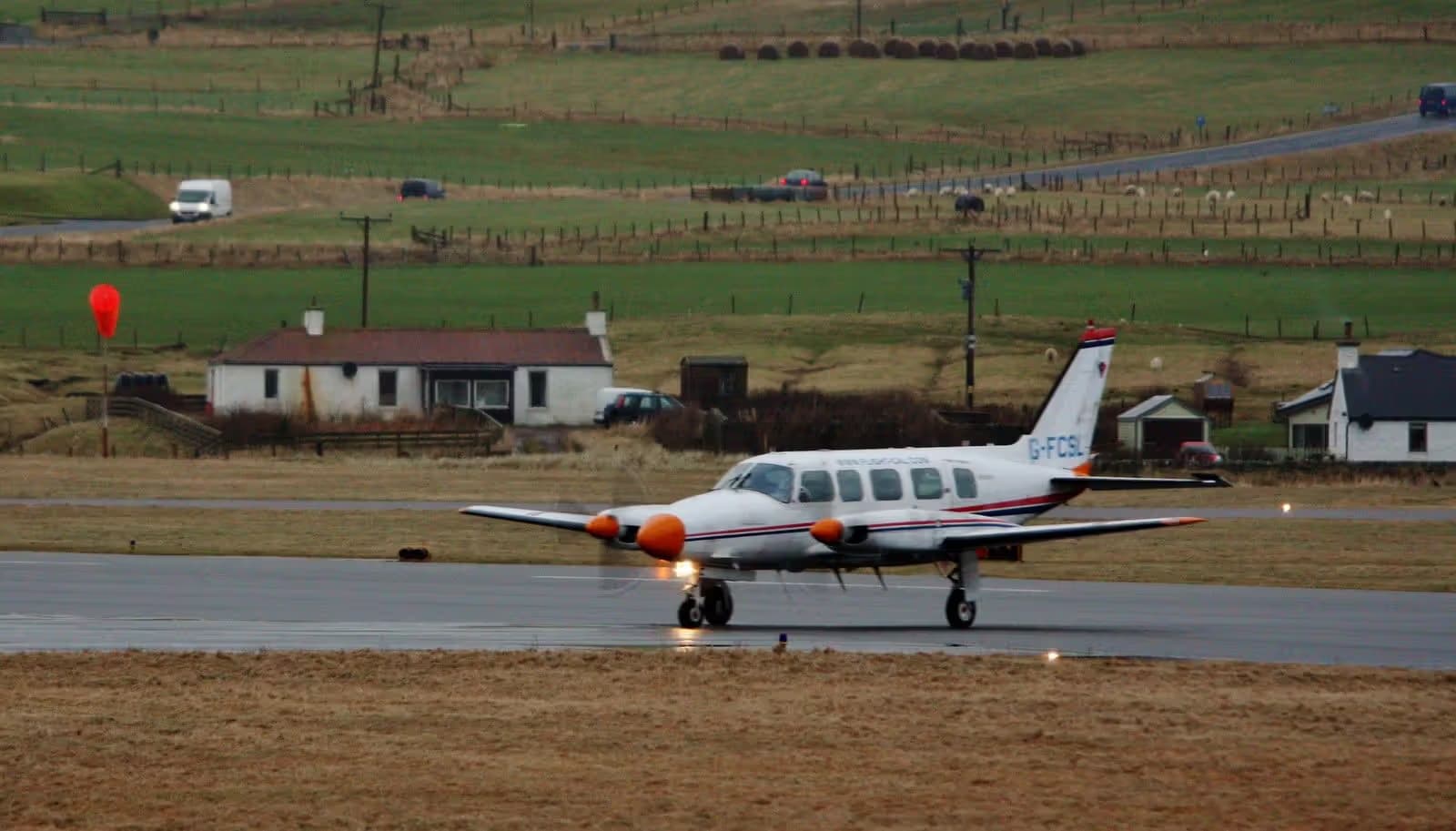 G-FCSL — Twin-engine aircraft