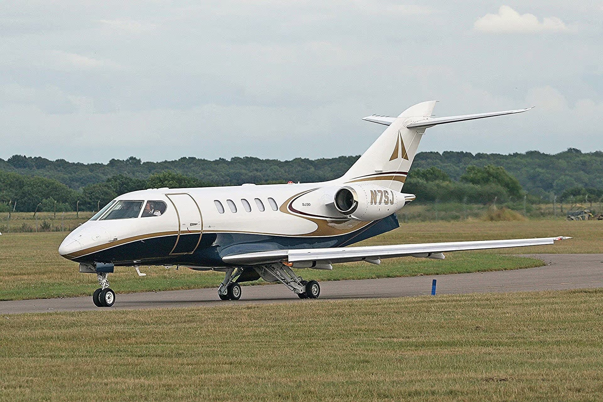 N7SJ — Business jet