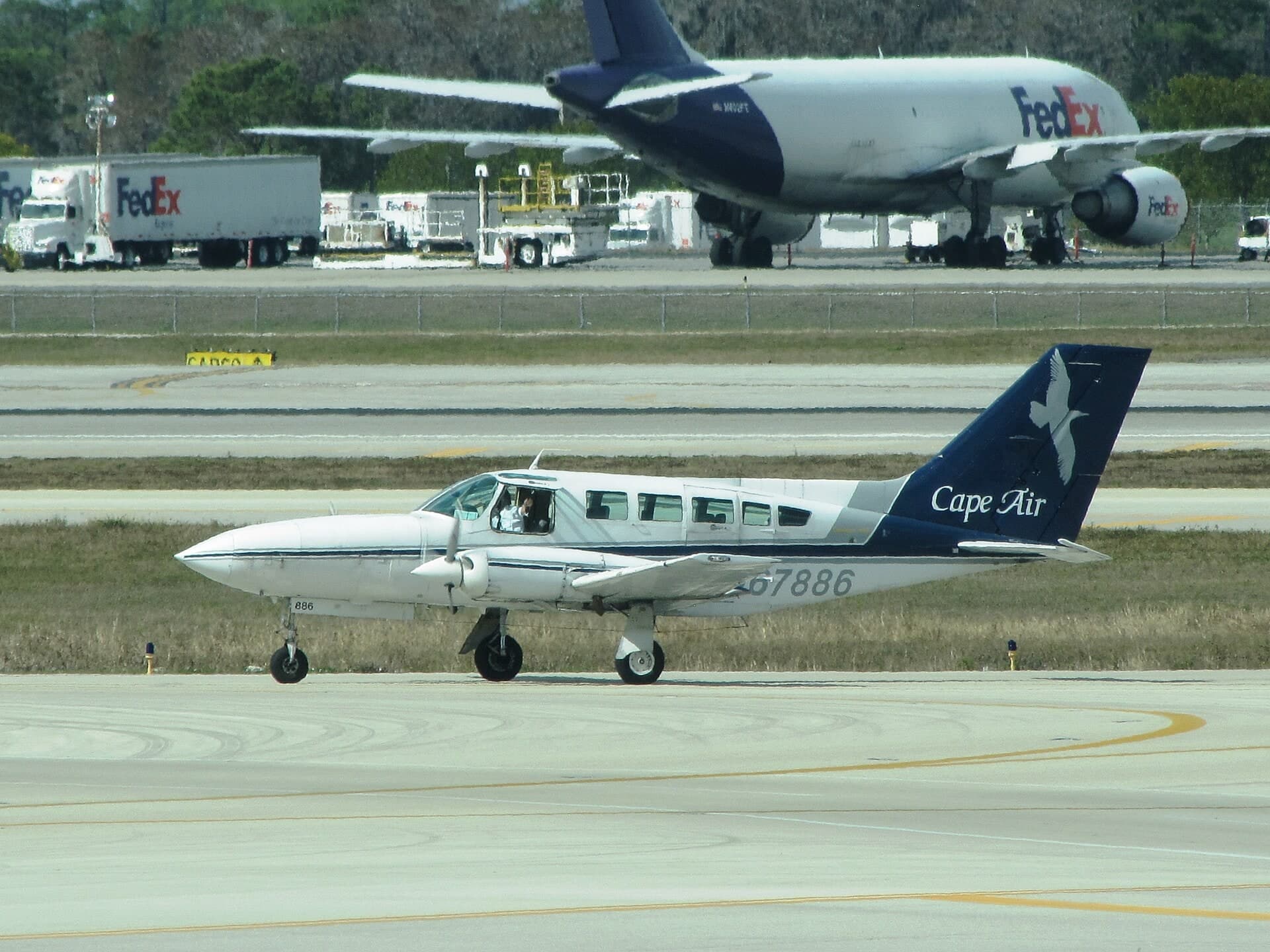 N67886 — Twin-engine aircraft
