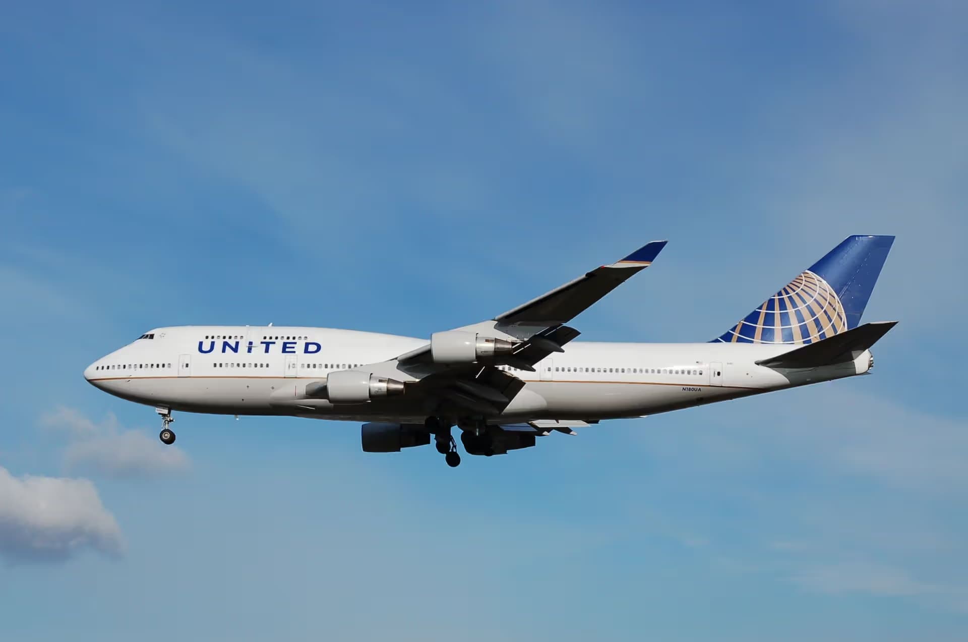 N180UA — Boeing